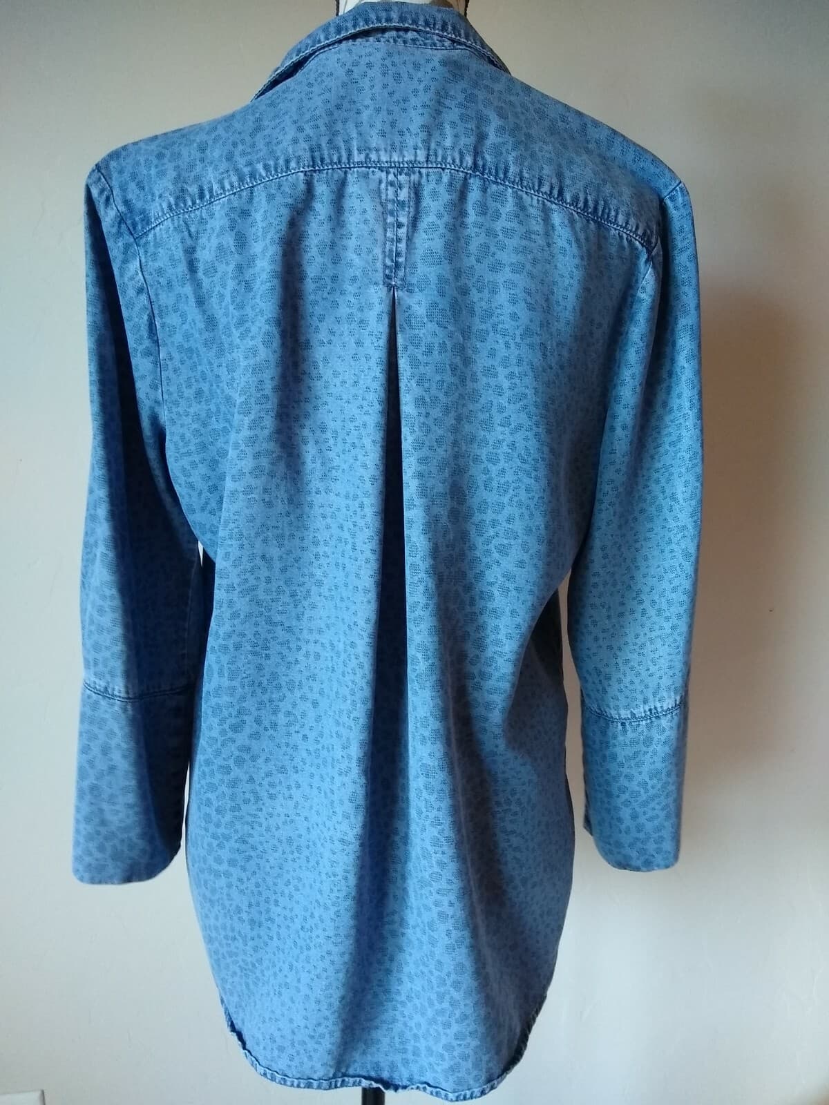 Chelsea & Violet Chambray Shirt Top Long Sleeve Inside Pocket Blue Bust 44 in. - Thumbnail 4