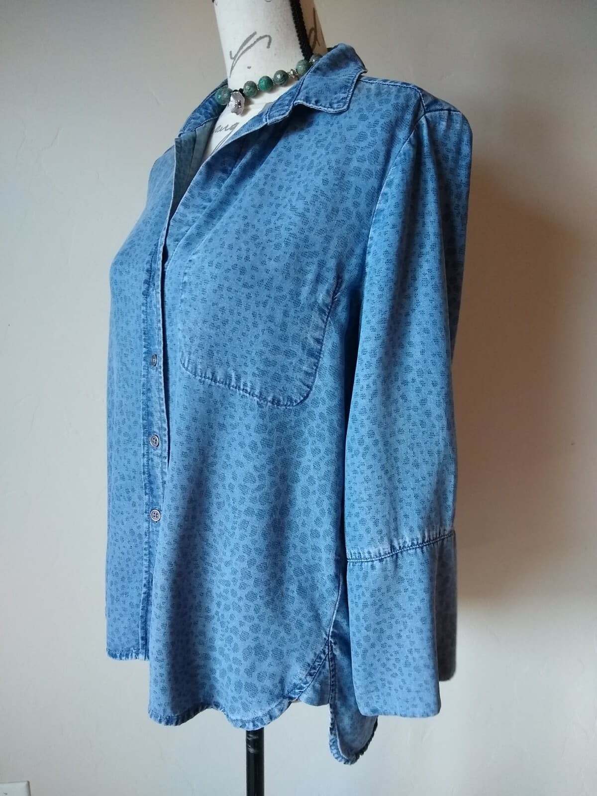 Chelsea & Violet Chambray Shirt Top Long Sleeve Inside Pocket Blue Bust 44 in. - Thumbnail 2