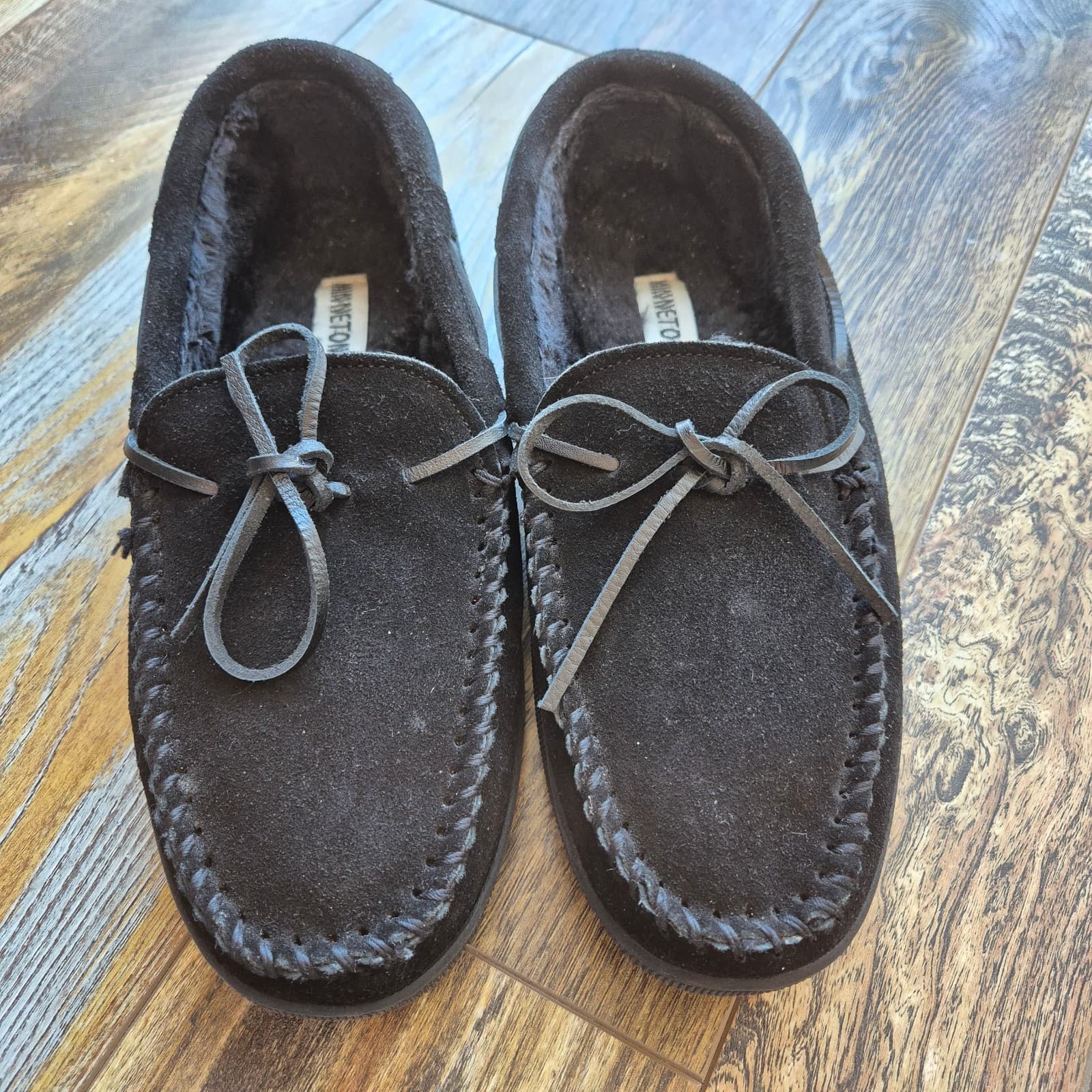 Minnetonka Men's 13M Pile Lined Hardsole Black Suede Moccasin In-Out Door Sipper - Thumbnail 2