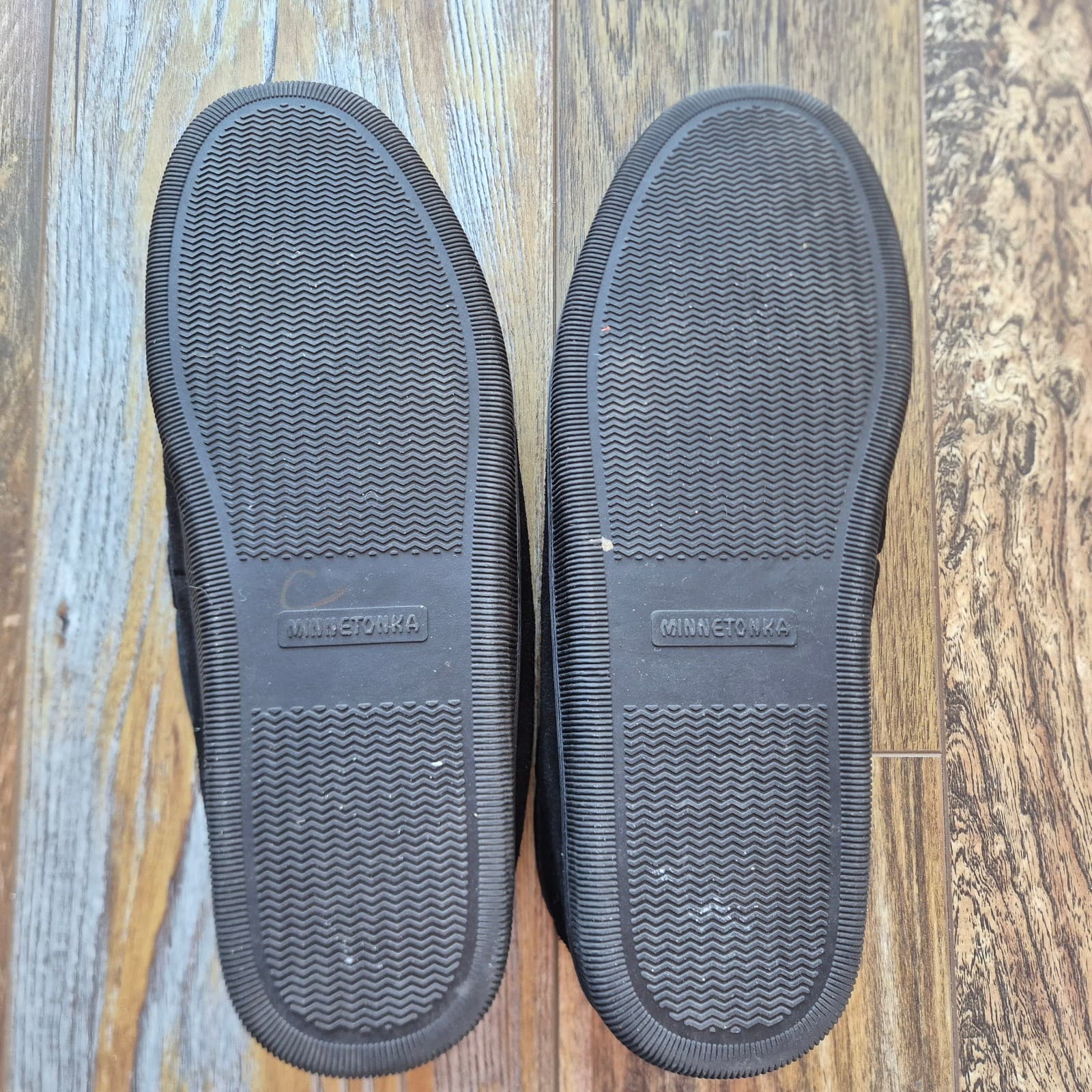 Minnetonka Men's 13M Pile Lined Hardsole Black Suede Moccasin In-Out Door Sipper - Thumbnail 8