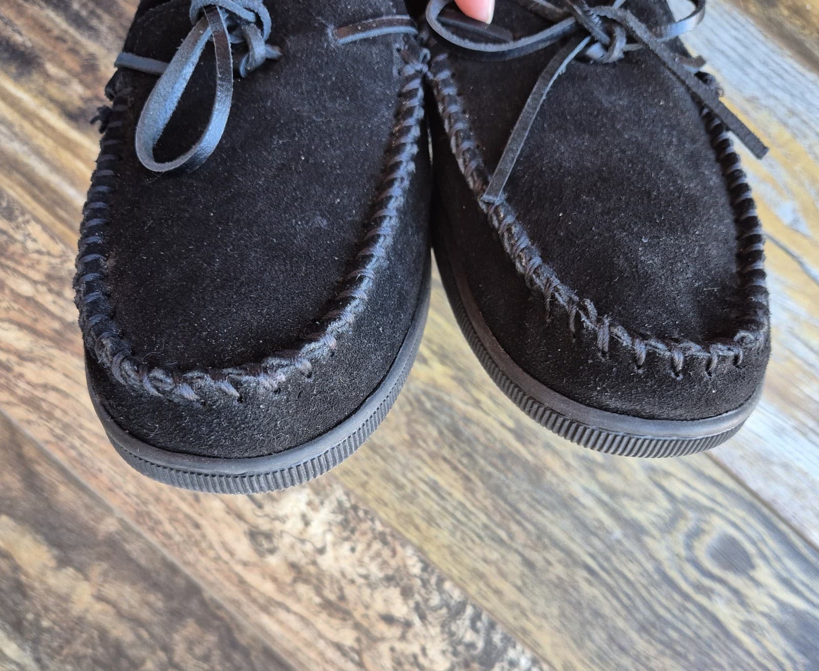 Minnetonka Men's 13M Pile Lined Hardsole Black Suede Moccasin In-Out Door Sipper - Thumbnail 9