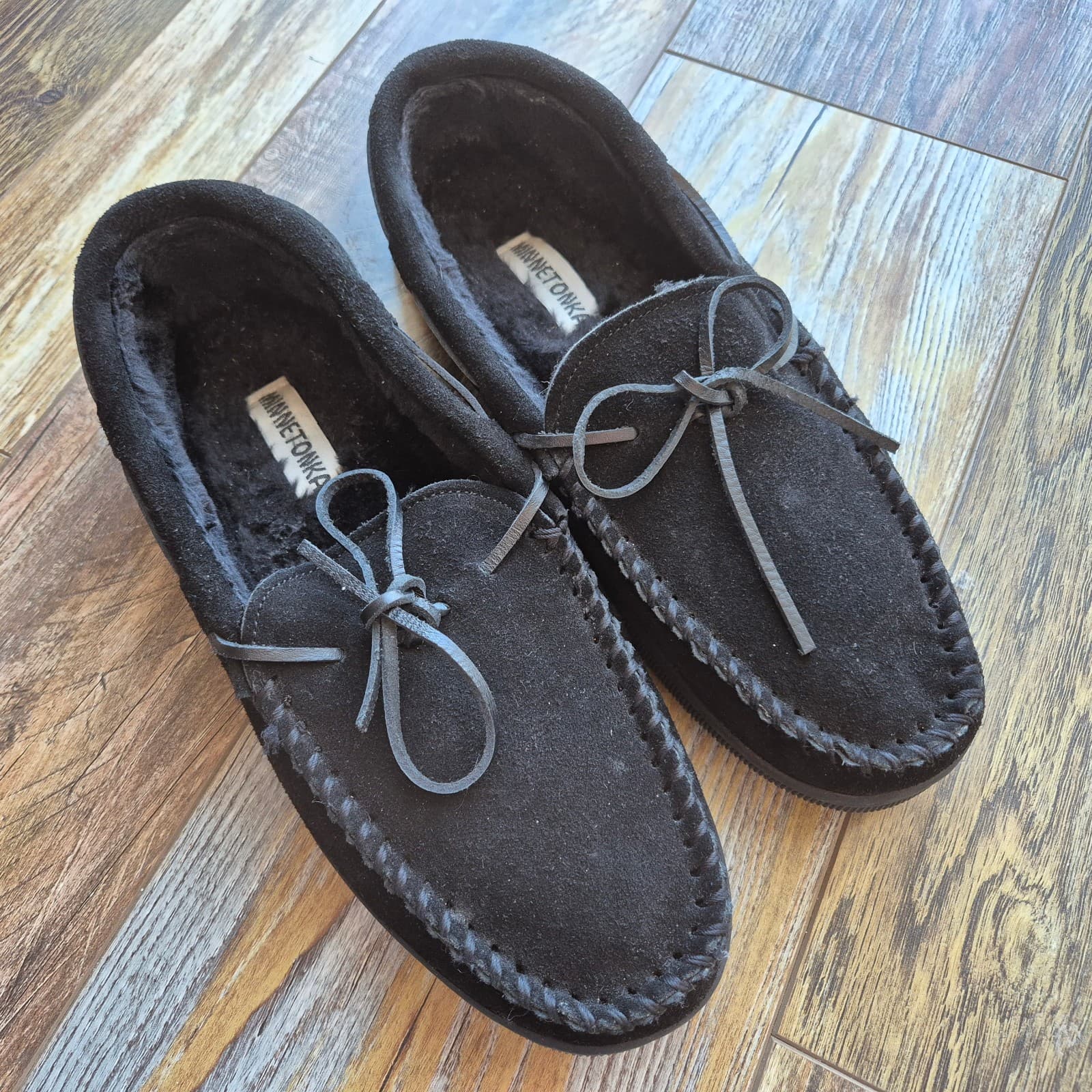 Minnetonka Men's 13M Pile Lined Hardsole Black Suede Moccasin In-Out Door Sipper - Thumbnail 4