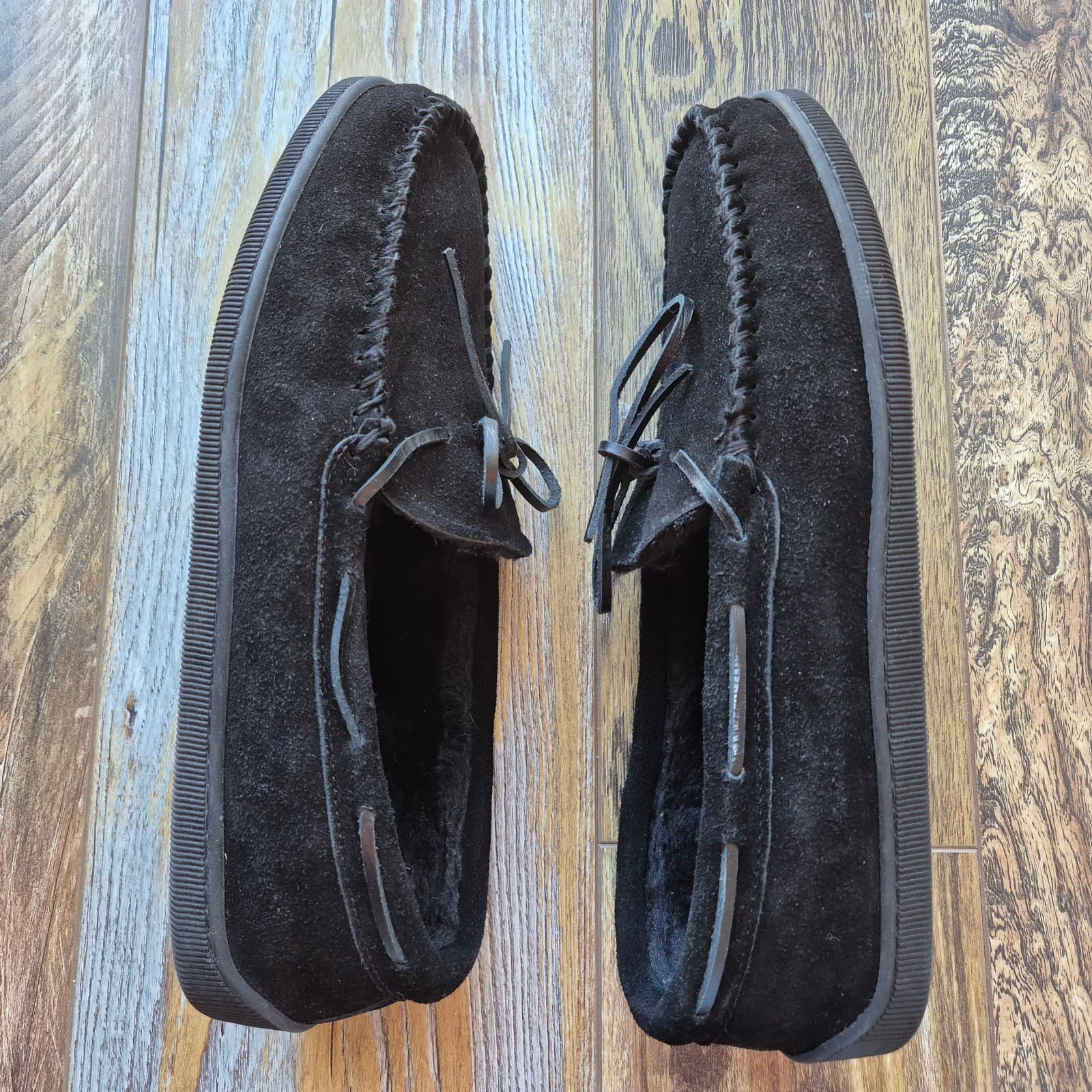 Minnetonka Men's 13M Pile Lined Hardsole Black Suede Moccasin In-Out Door Sipper - Thumbnail 5