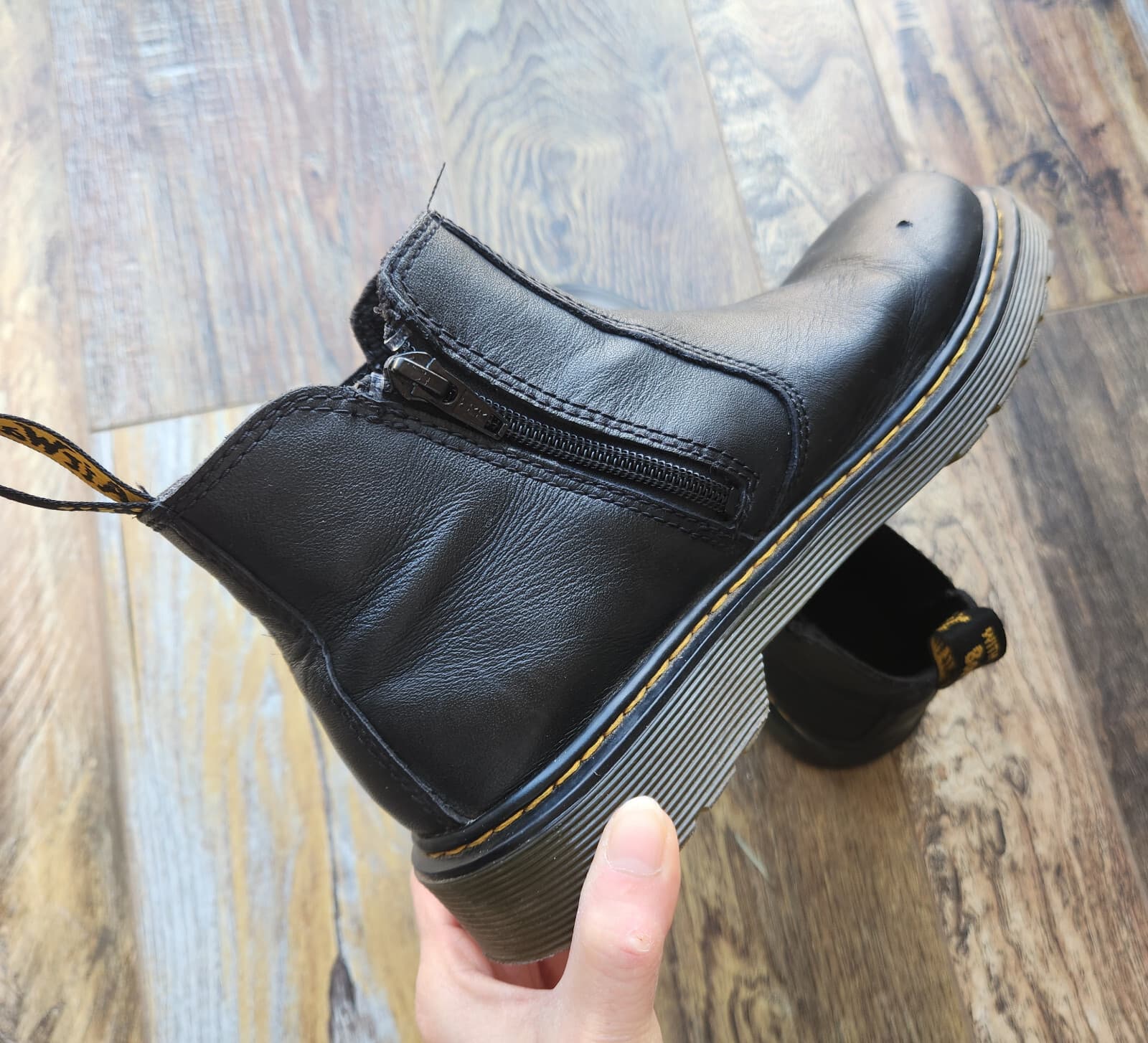 Dr.Martens 2976Y Leather Chelsea Boots Elastic Gussets Ankle-Zip Black M5 W6 - Thumbnail 2
