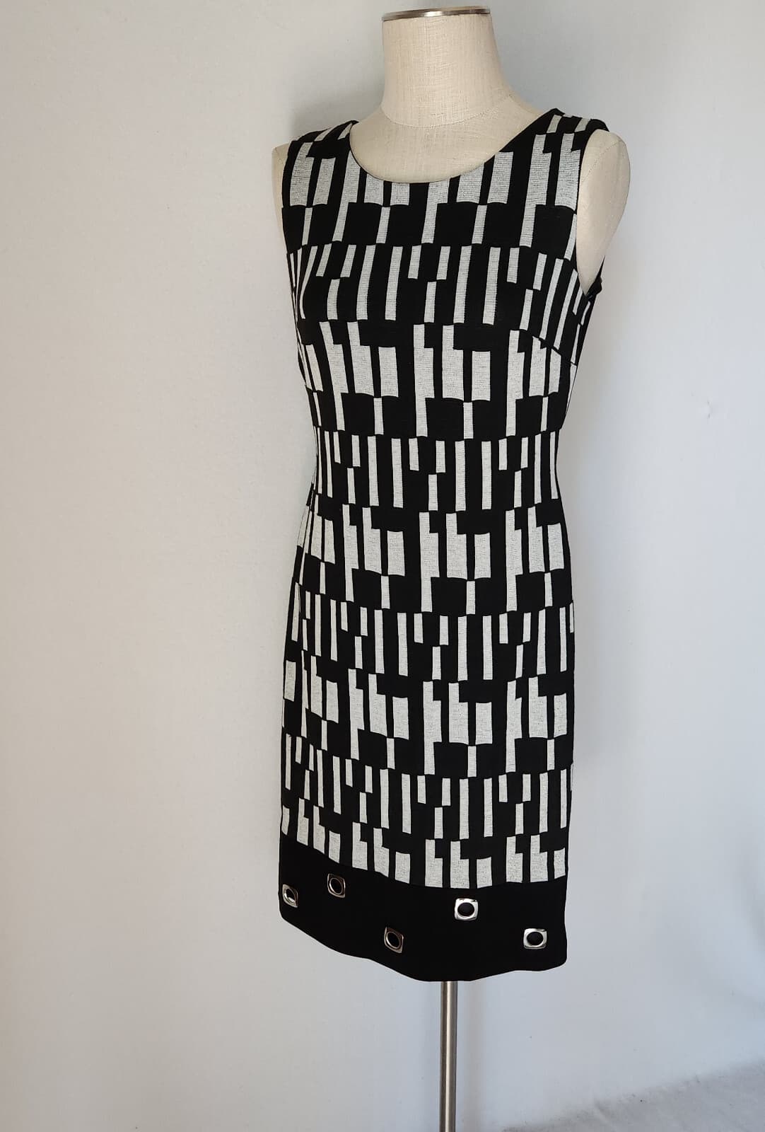 Frank Lyman Sheath Dress Grommet Accent Sleeveless Geo-Printed Black Beige Sz.8 - Thumbnail 2