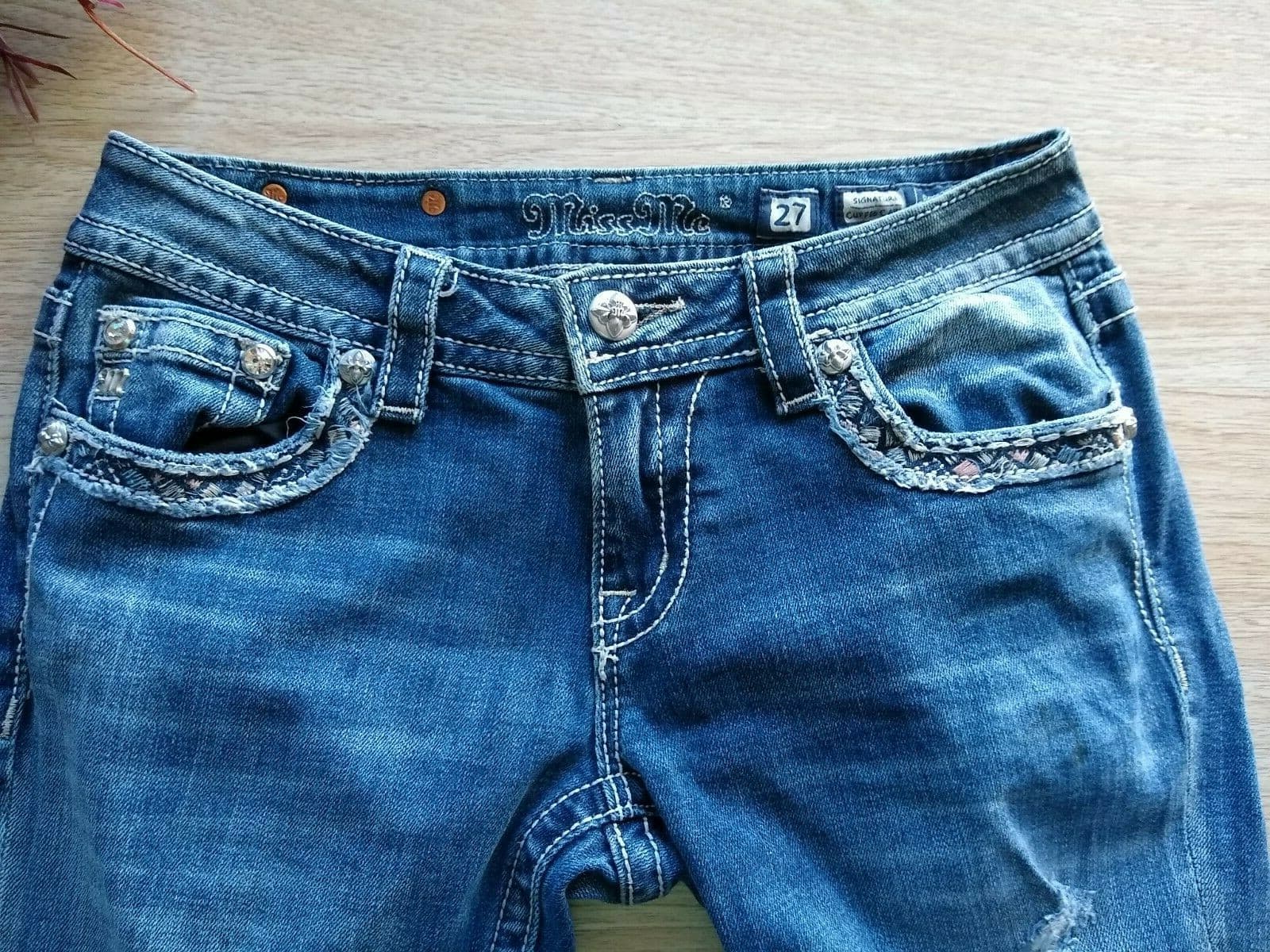 Miss Me Signature Cuffed Capri Jeans Embroidered Distressed Medium Wash Blue 27 - Thumbnail 4