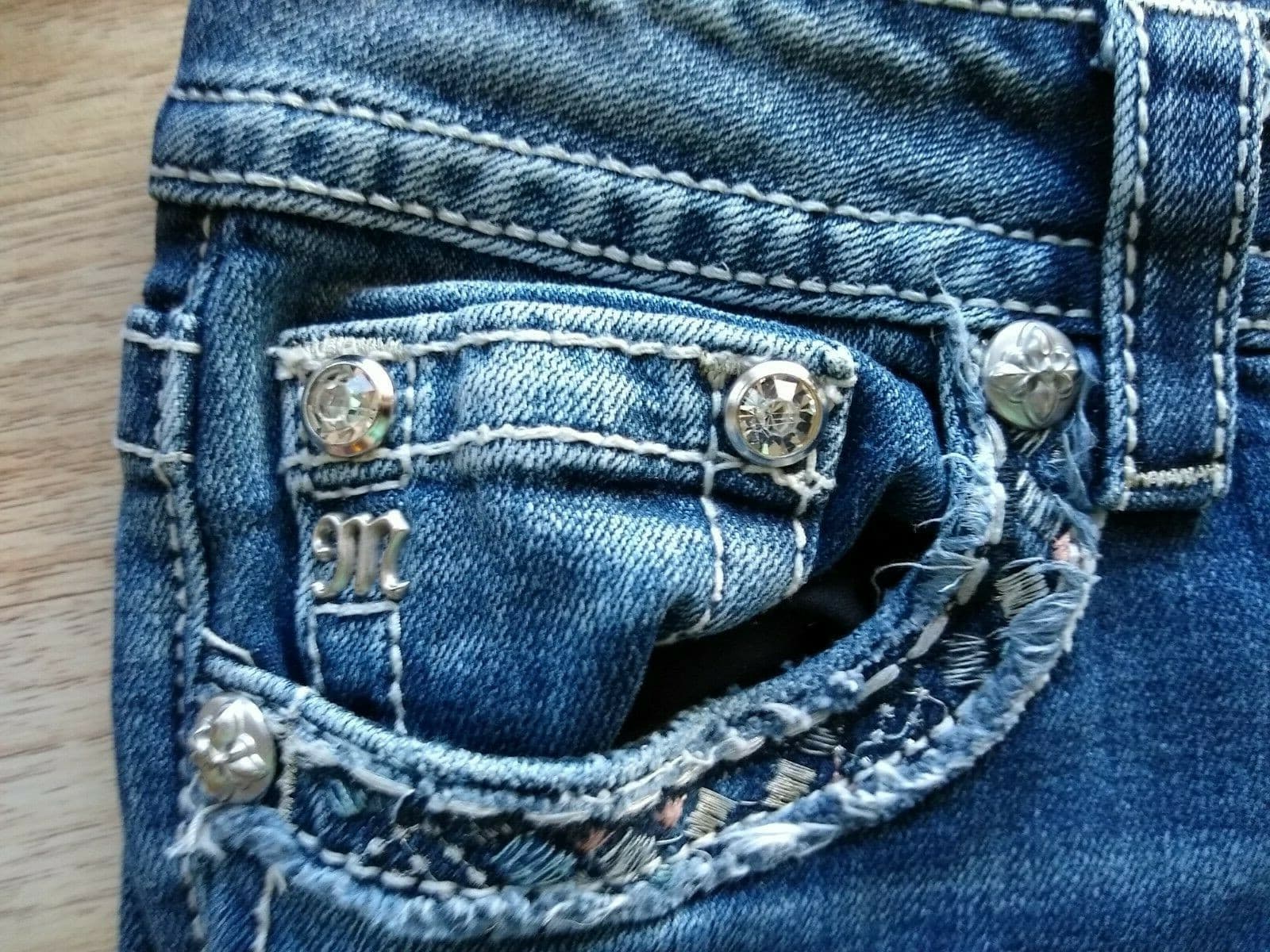 Miss Me Signature Cuffed Capri Jeans Embroidered Distressed Medium Wash Blue 27 - Thumbnail 5