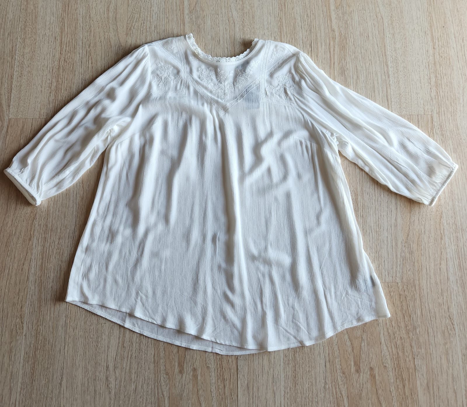 NWT Torrid Crinkle Gauze Embroidered Lace Trim Blouse 3/4 Sleeve White Sz.2X $60 - Thumbnail 8