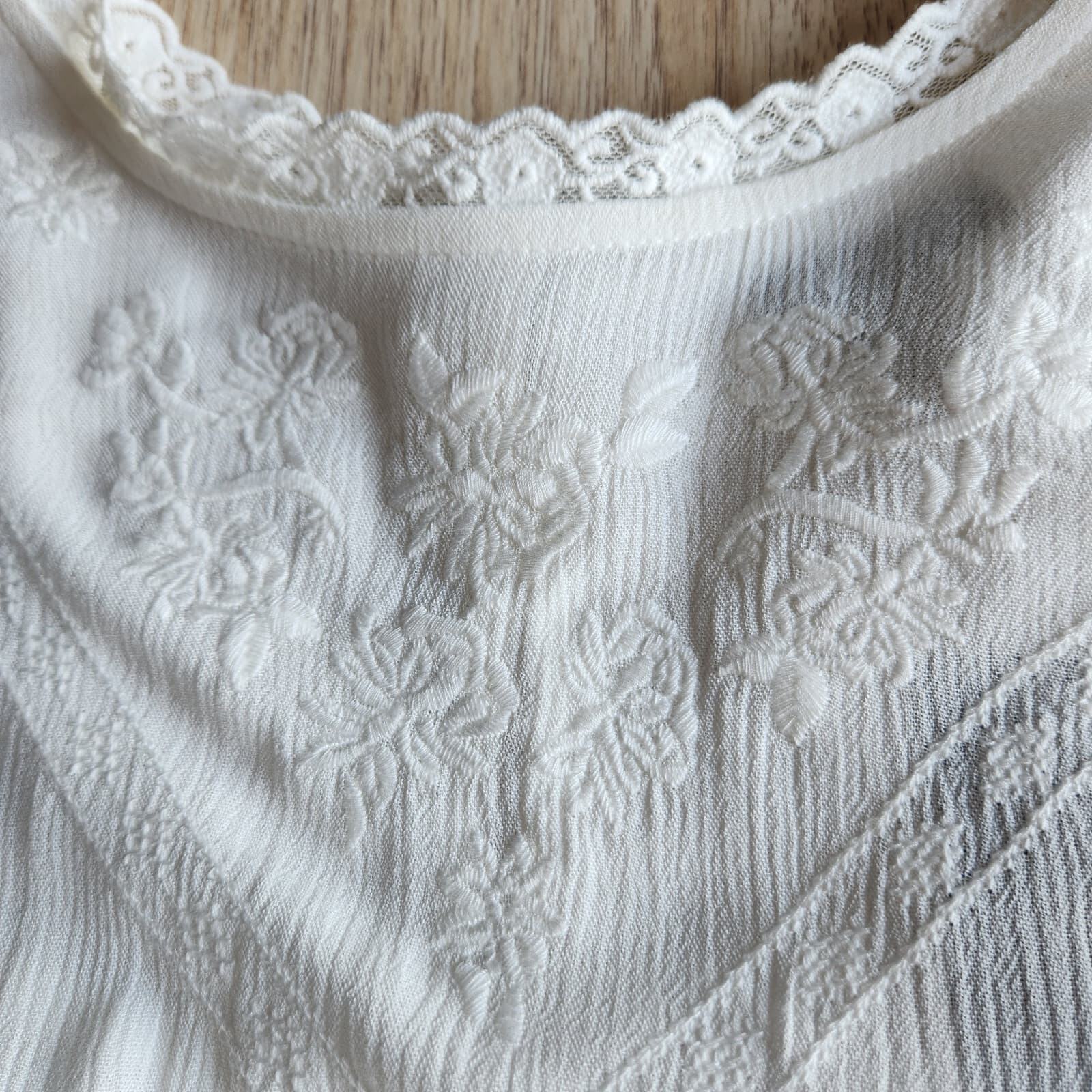 NWT Torrid Crinkle Gauze Embroidered Lace Trim Blouse 3/4 Sleeve White Sz.2X $60 - Thumbnail 10