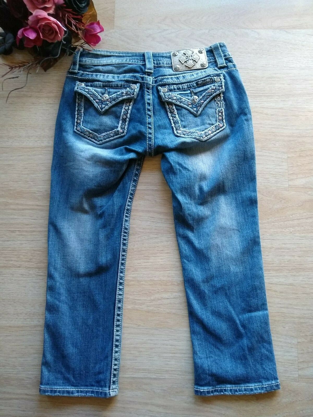 Miss Me Signature Cuffed Capri Jeans Embroidered Distressed Medium Wash Blue 27 - Thumbnail 6