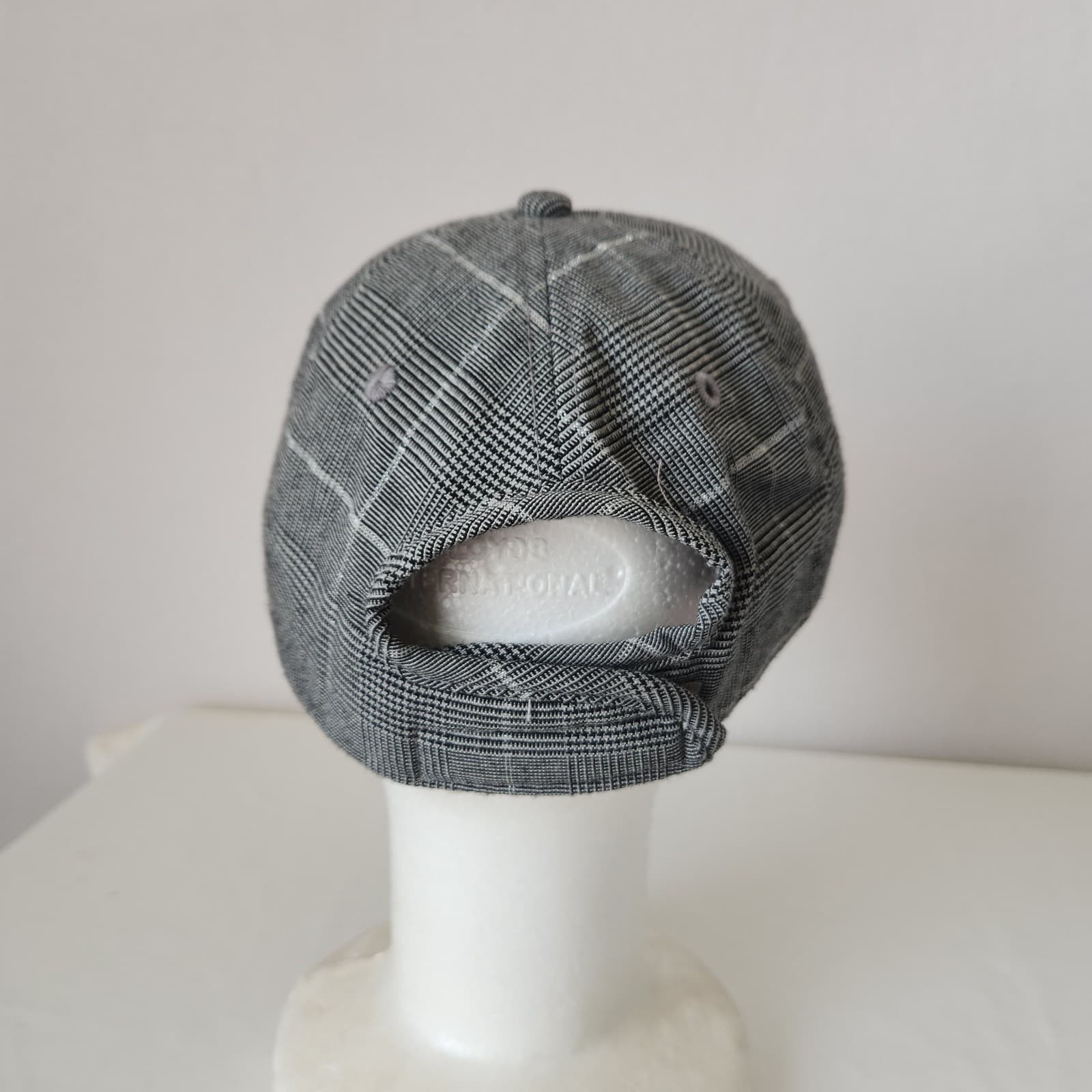 NWoT Legendary Bali Hai Golf Club Las Vegas Hat Adjustable Plaid Gray Glitter - Thumbnail 6
