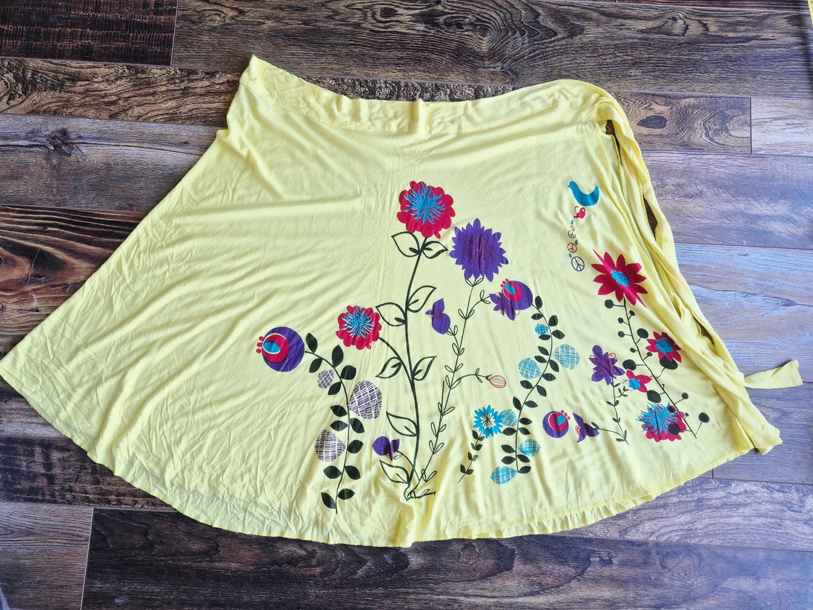Lakhay's Collection Made in Nepal Floral Wrap Skirt Knit Viscose Yellow One Size - Thumbnail 5