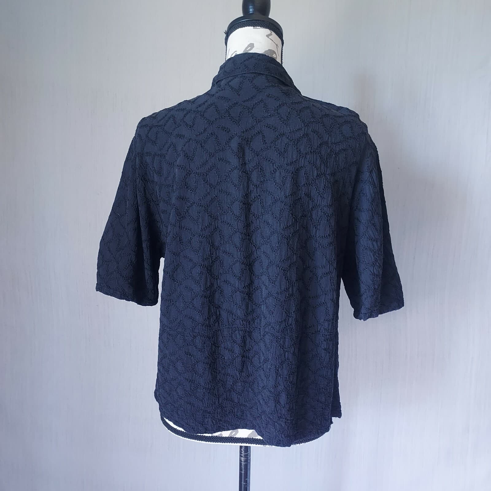 Vintage Johnny Was Collection Eyelet Top Short Sleeve Mother-Peral Button Blue M - Thumbnail 6