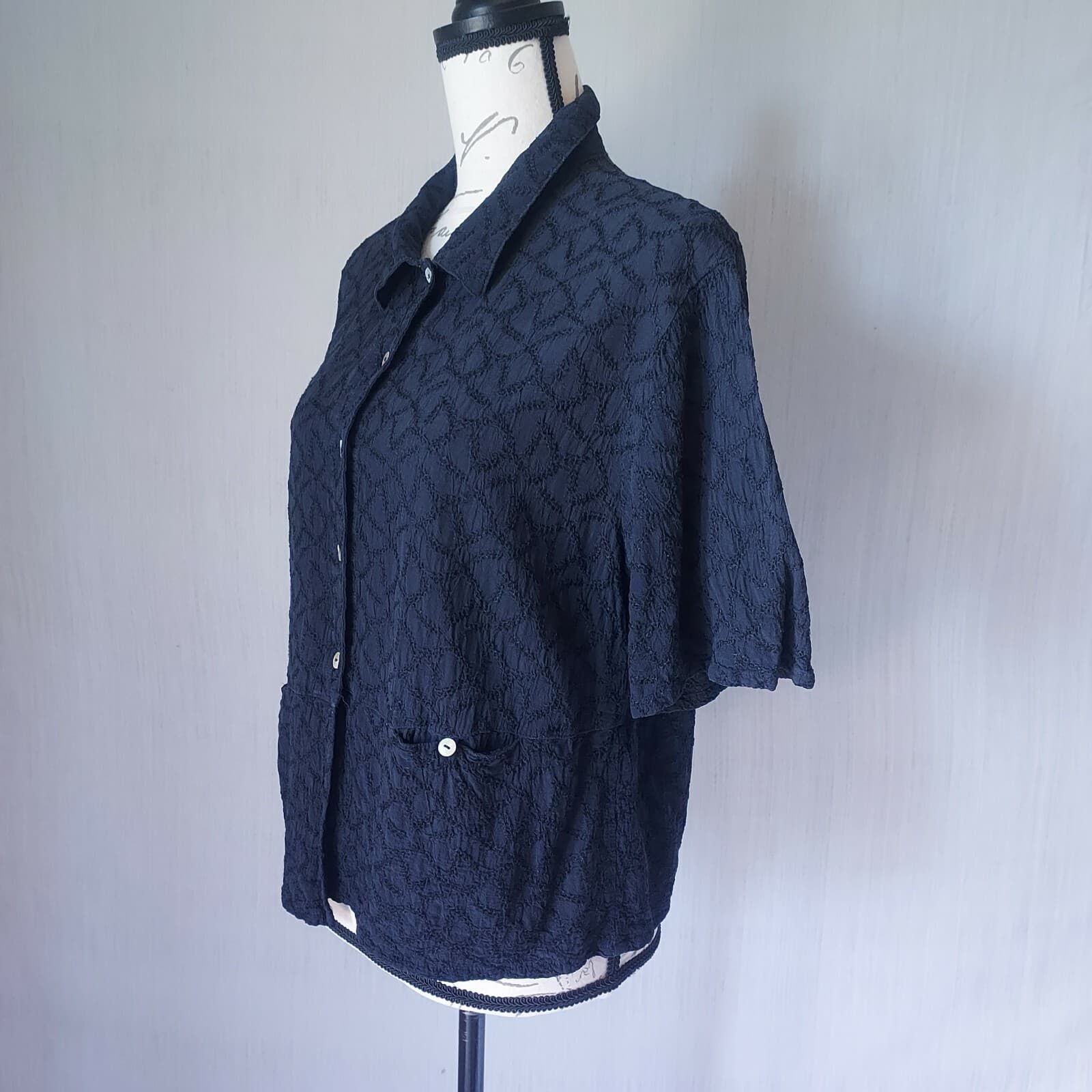Vintage Johnny Was Collection Eyelet Top Short Sleeve Mother-Peral Button Blue M - Thumbnail 5