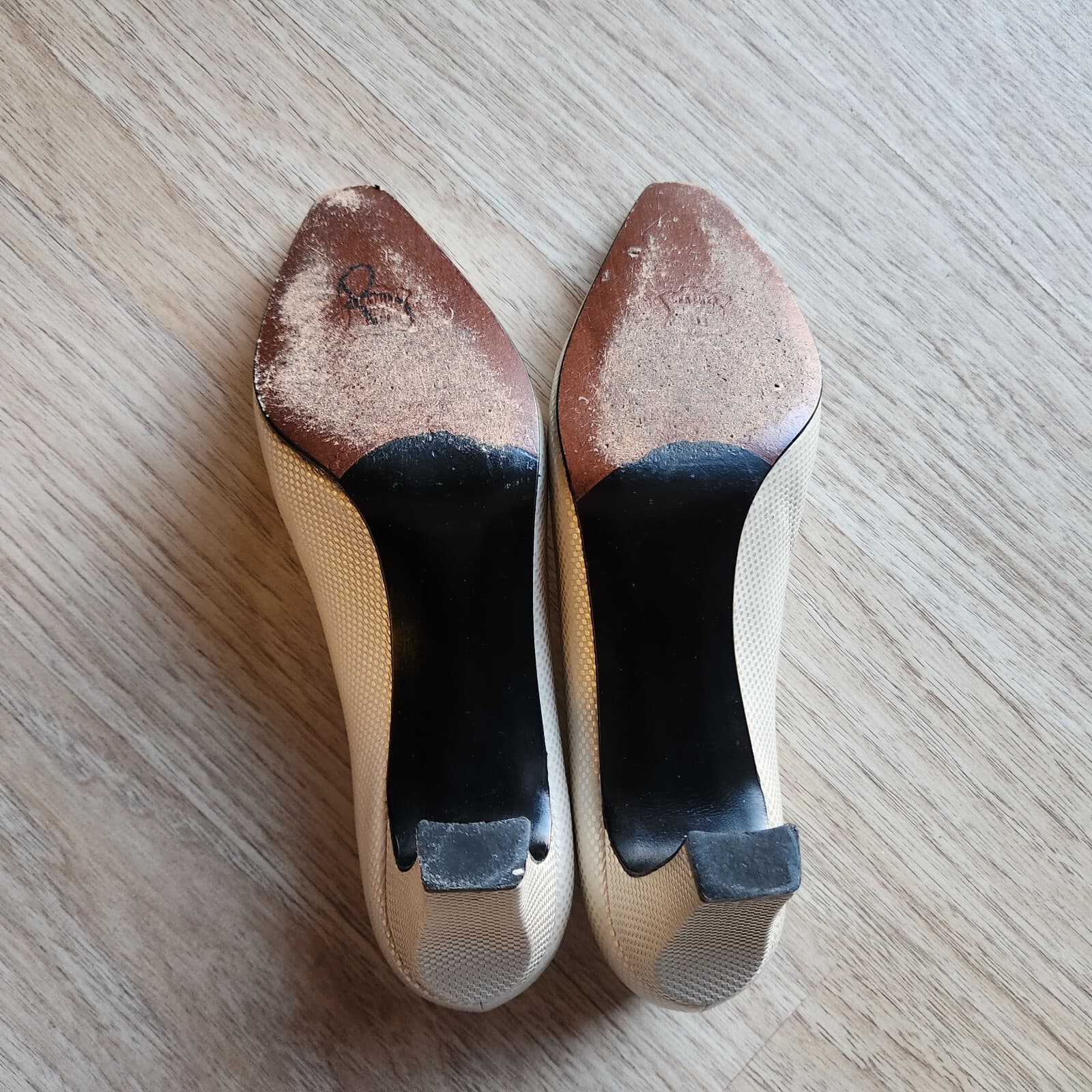 Stuart Weitzman Pearly Gold Textured Leather 2.5 " Heels Classic Pumps Sz.US6.5B - Thumbnail 6