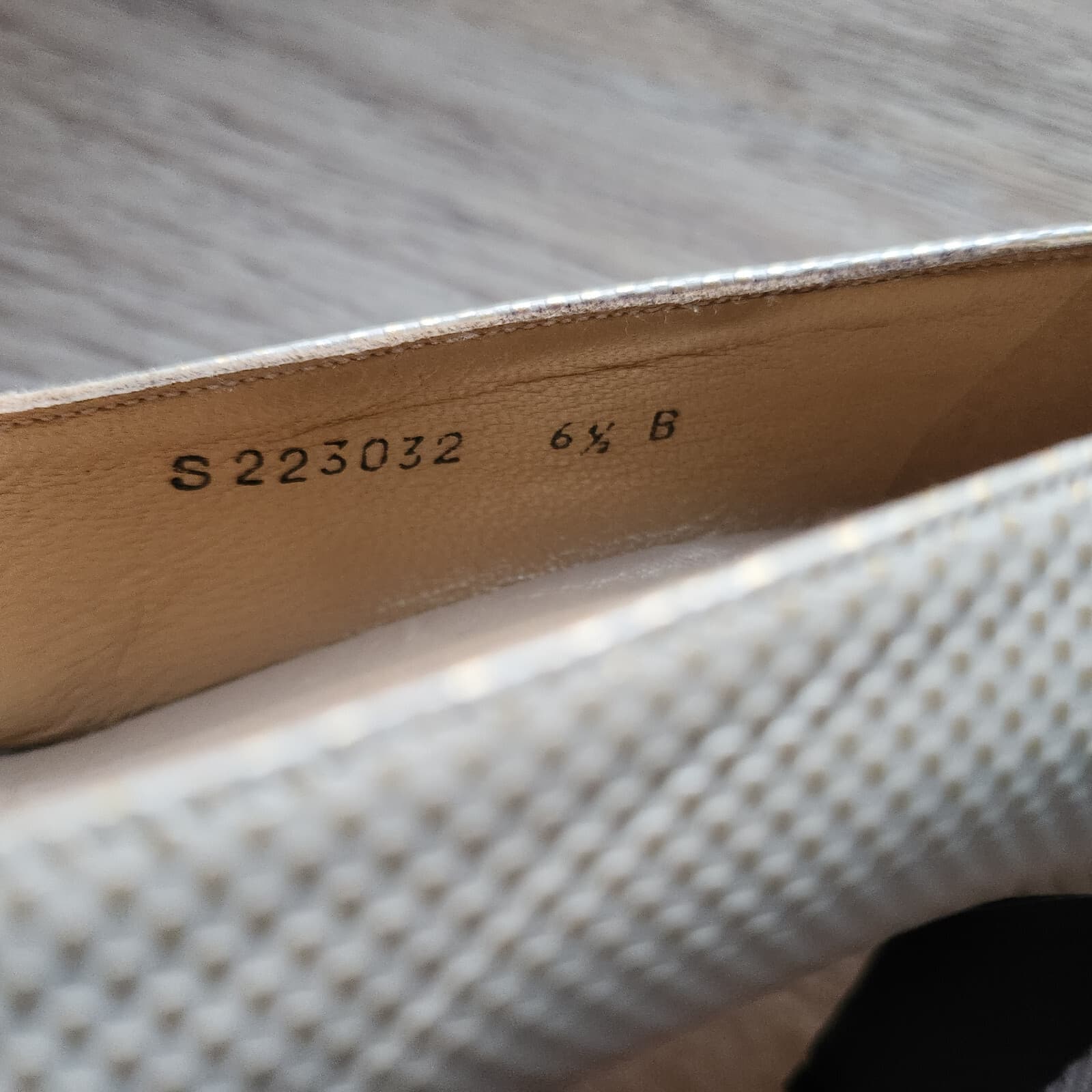 Stuart Weitzman Pearly Gold Textured Leather 2.5 " Heels Classic Pumps Sz.US6.5B - Thumbnail 10