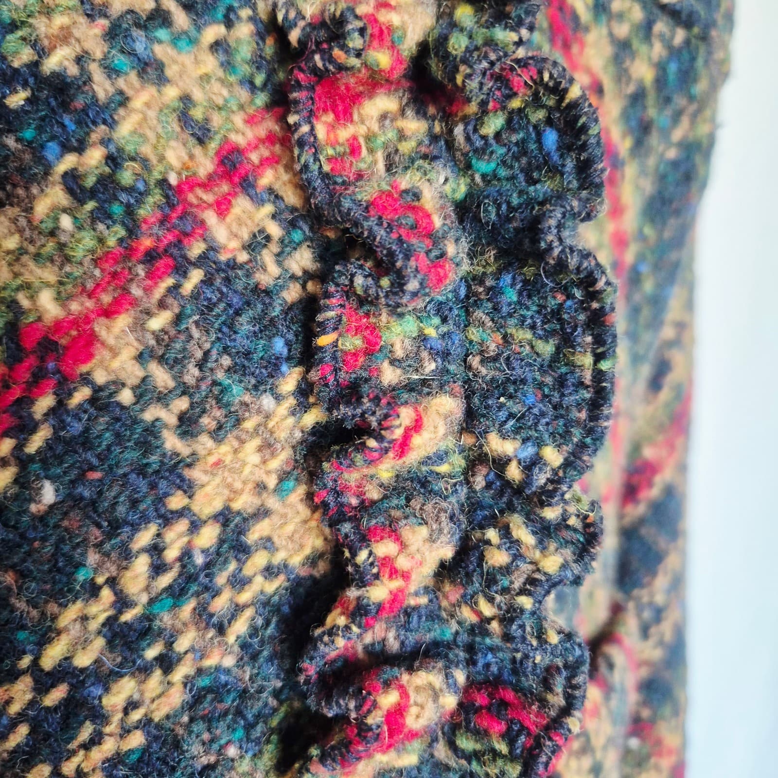 DKNY Wool Blend Tartan Tweed Boucle Jacket Blazer Ruffle Snap Multicolor Size 4 - Thumbnail 4