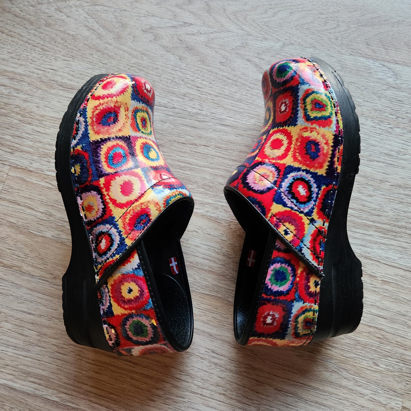 Sanita Danish Clogs Comfort Nurse Shoes Patent Leather Geo-Print Multicolor EU38 - Thumbnail 3