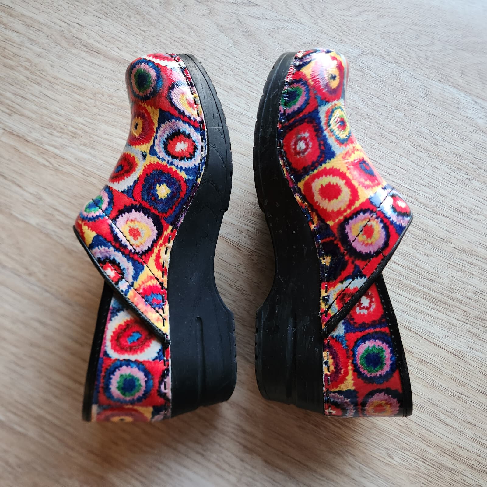 Sanita Danish Clogs Comfort Nurse Shoes Patent Leather Geo-Print Multicolor EU38 - Thumbnail 4