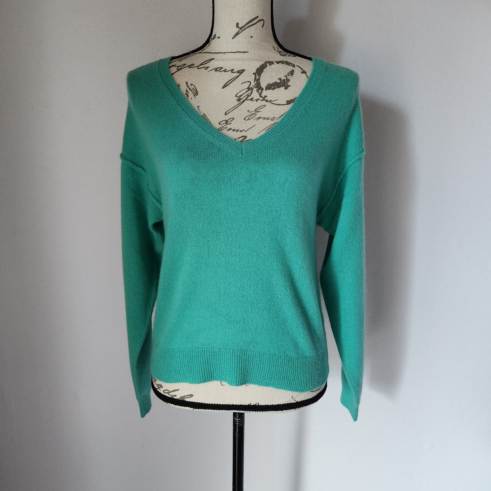 NWoT Absolut Cashmere V-Neck Sweater Pullover 100% Cashmere Green Women's S