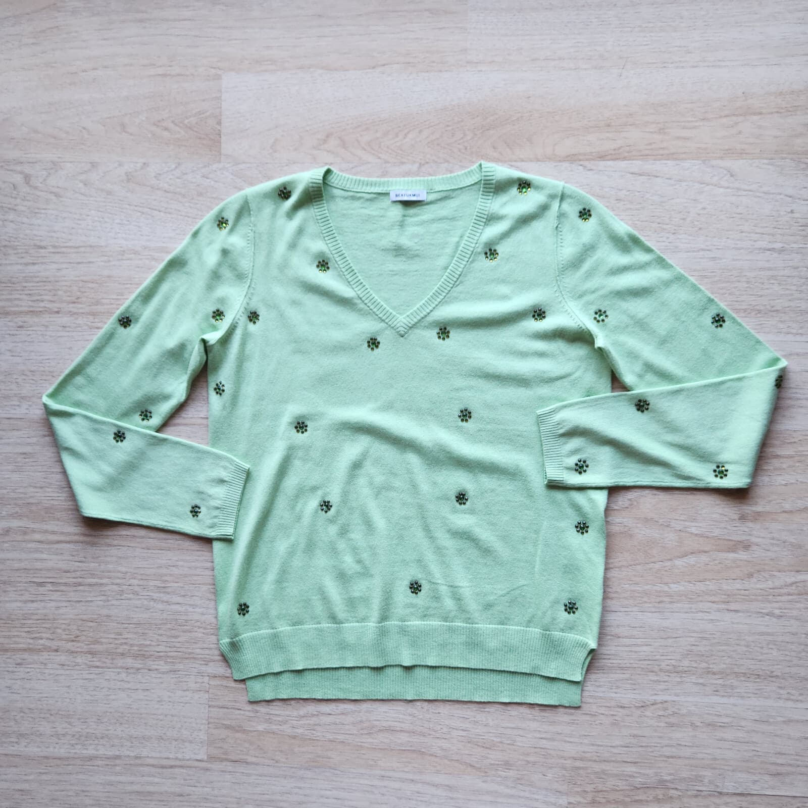 NWoT BEA YUK MUI Crystal Embellished Silk Cotton Sweater V-Neck Green Women's 44 - Thumbnail 5