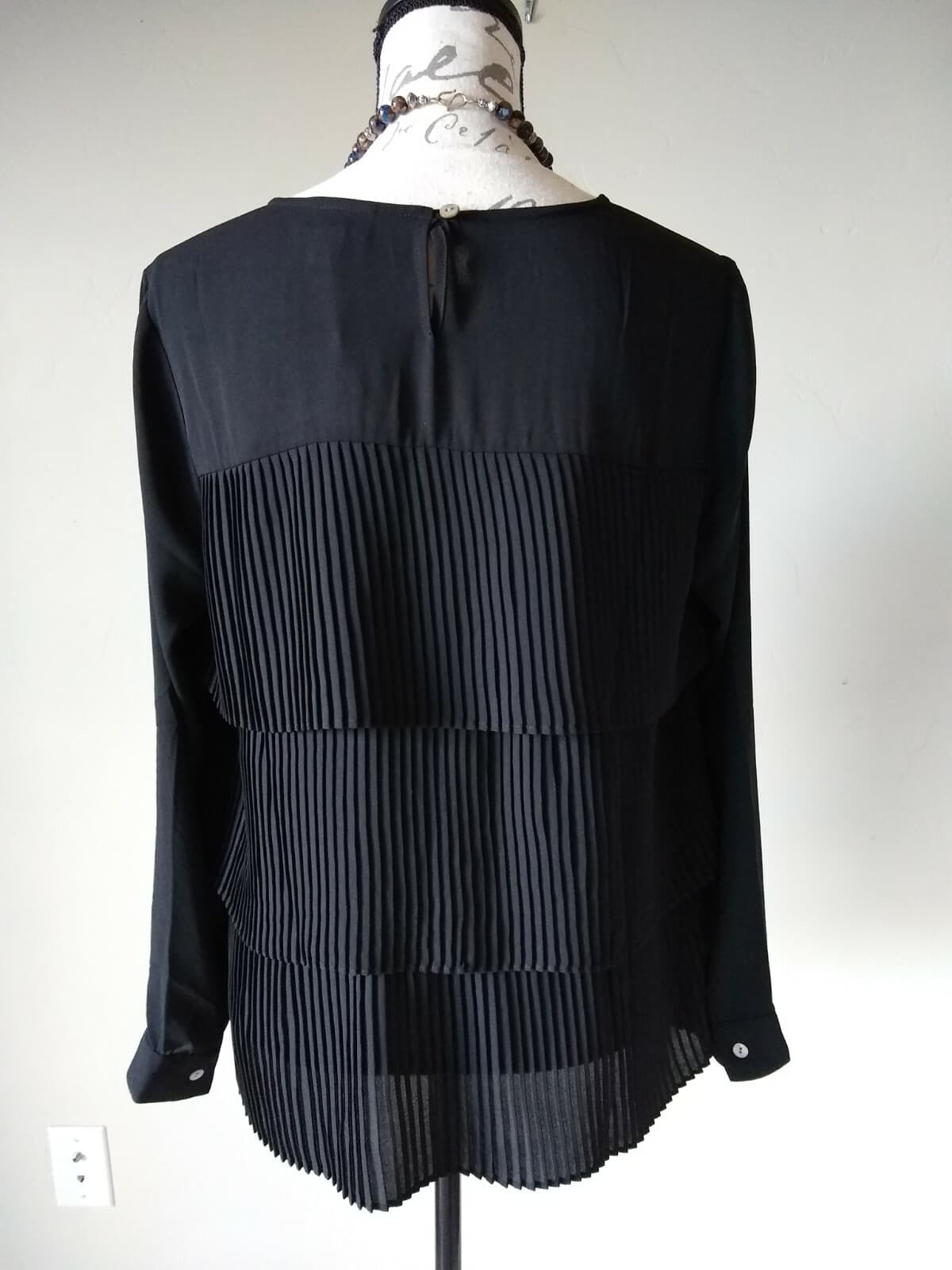 NWT J.JILL Pleat Layered Chiffon Top Blouse Long Sleeves Black Women Small $99 - Thumbnail 4