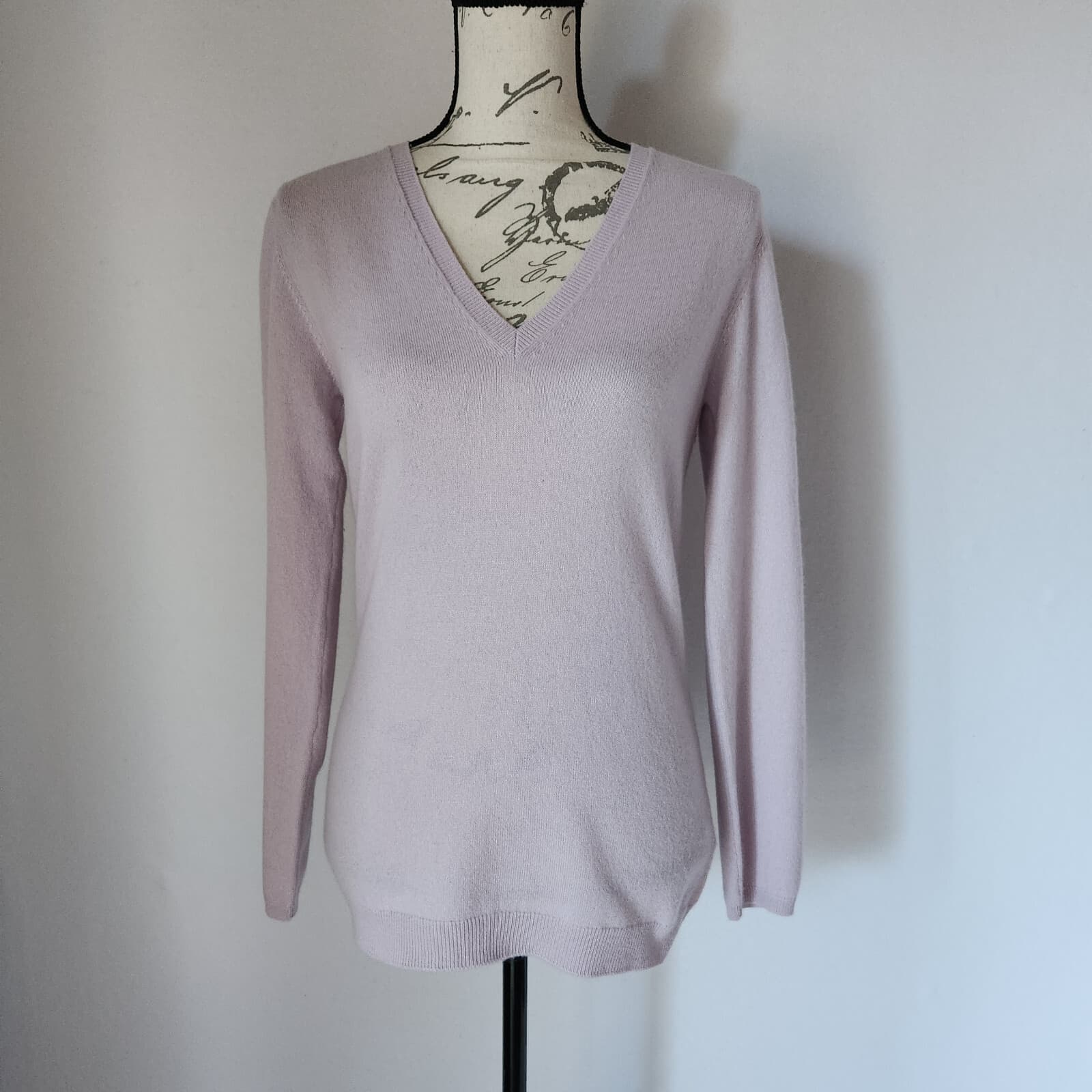 NWoT Cruciani Made in Italy 100% Cashmere Sweater Pullover V-Neck Purple Sz.44