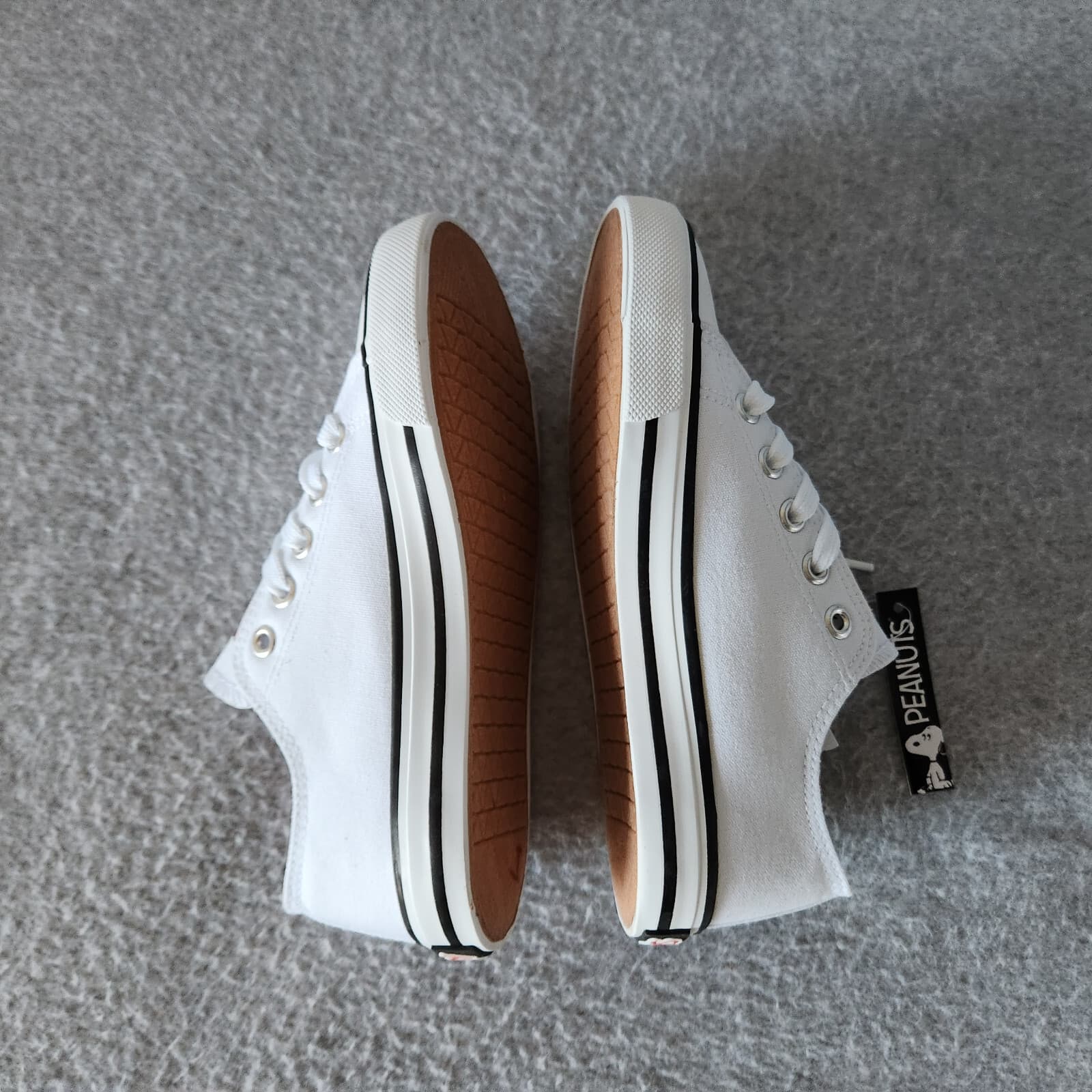 NWoB Peanuts Snoopy Hearts Canvas Sneakers Lace-Up White Youth US2 - Thumbnail 5