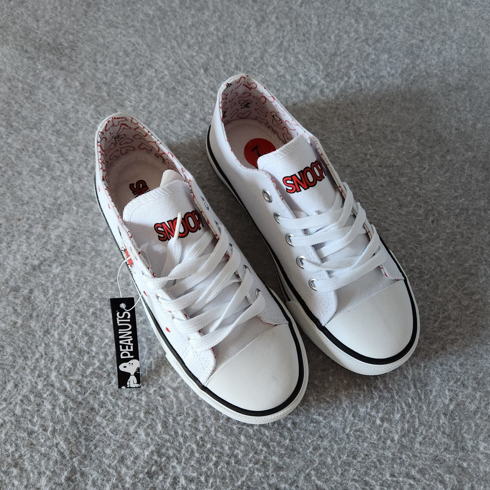 NWoB Peanuts Snoopy Hearts Canvas Sneakers Lace-Up White Youth US2 - Thumbnail 3