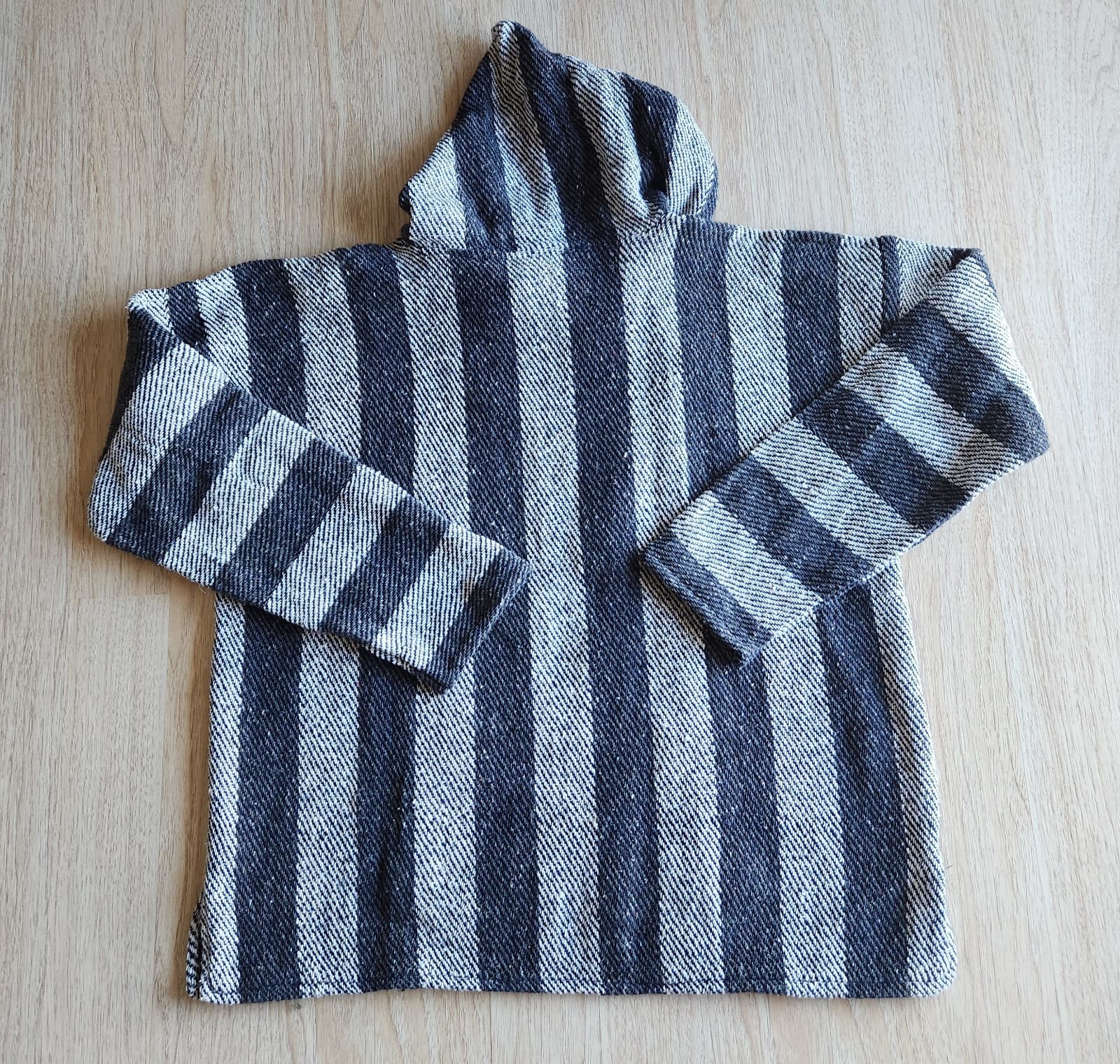 Mexican Baja Poncho Drug Rug Hoodied Warm Jacket Fleece Lined Black White Sz.XL - Thumbnail 3