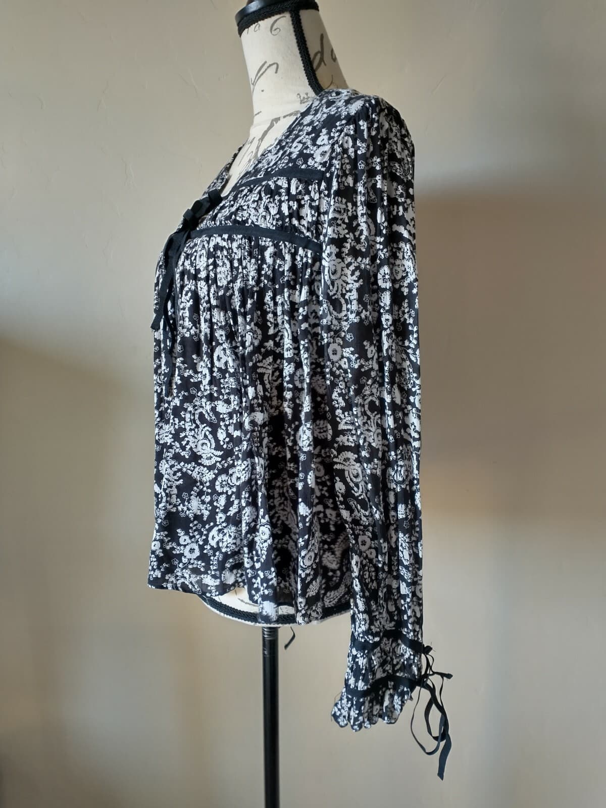 REBECCA MINKOFF Rayon Floral Boho Top Long Puff Sleeve Black White Sz.M - Thumbnail 4