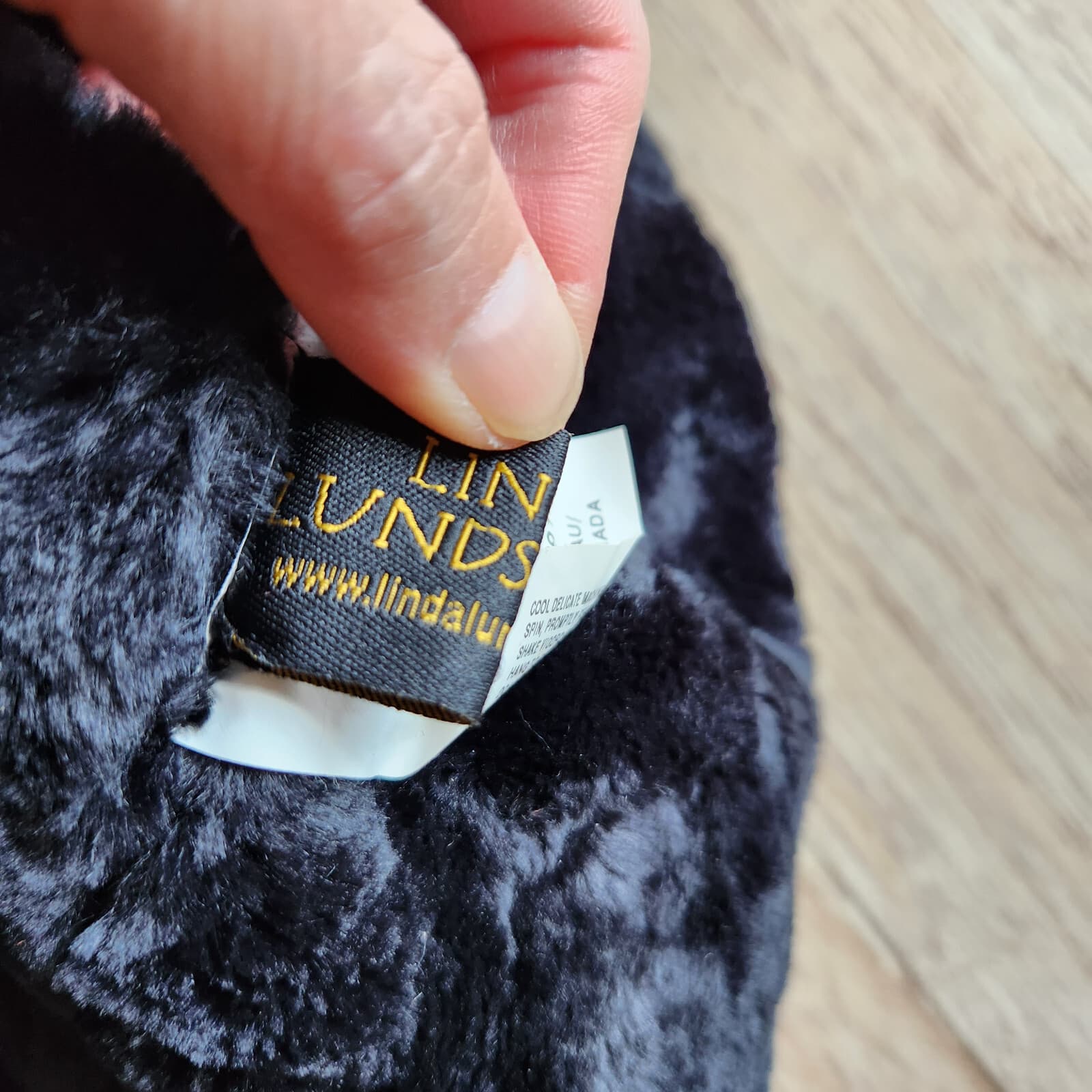 Linda Lundstrom Faux Fur Lining Winter Bucket Hat Black Women's S Made in Canada - Thumbnail 7