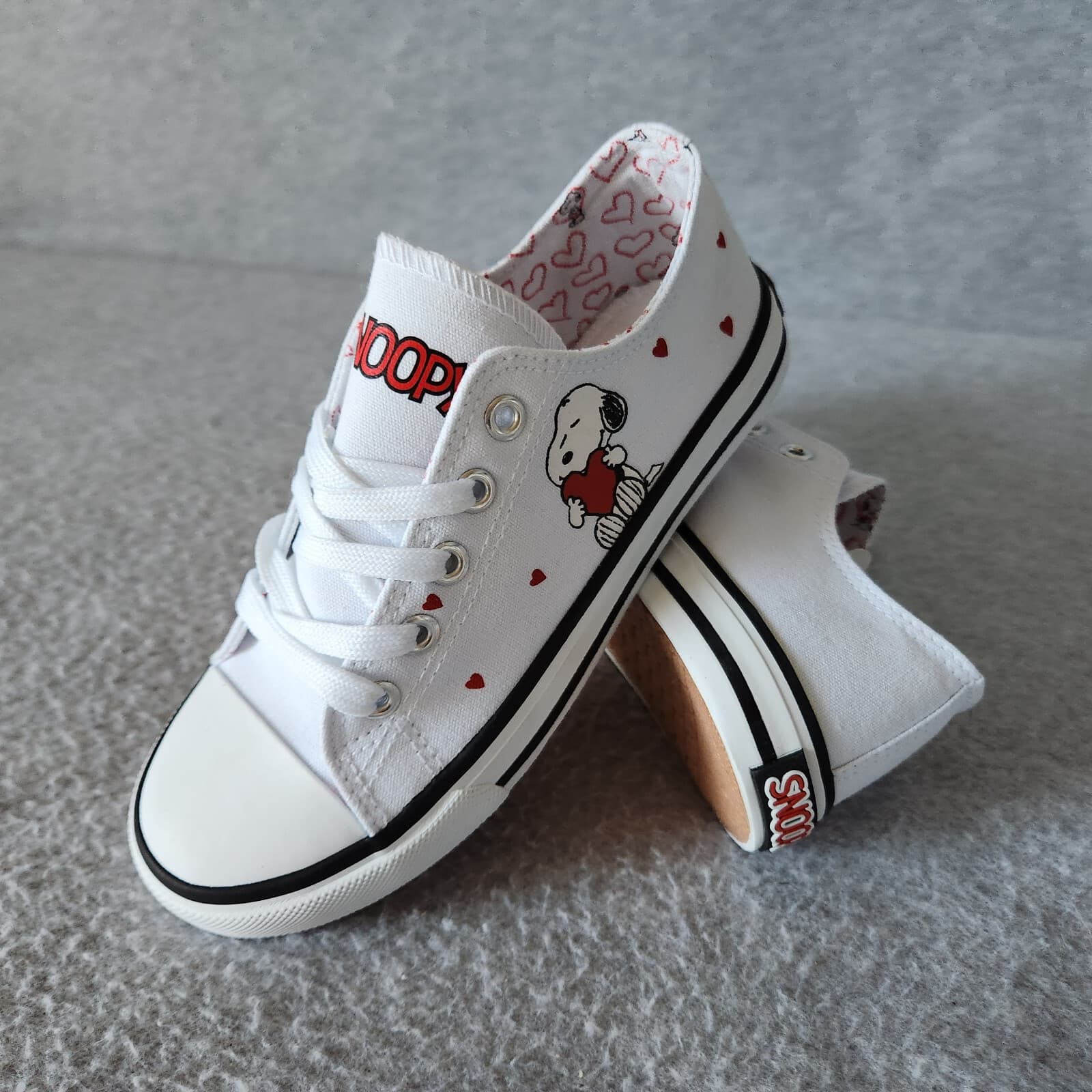 NWoB Peanuts Snoopy Hearts Canvas Sneakers Lace-Up White Youth US2 - Thumbnail 2