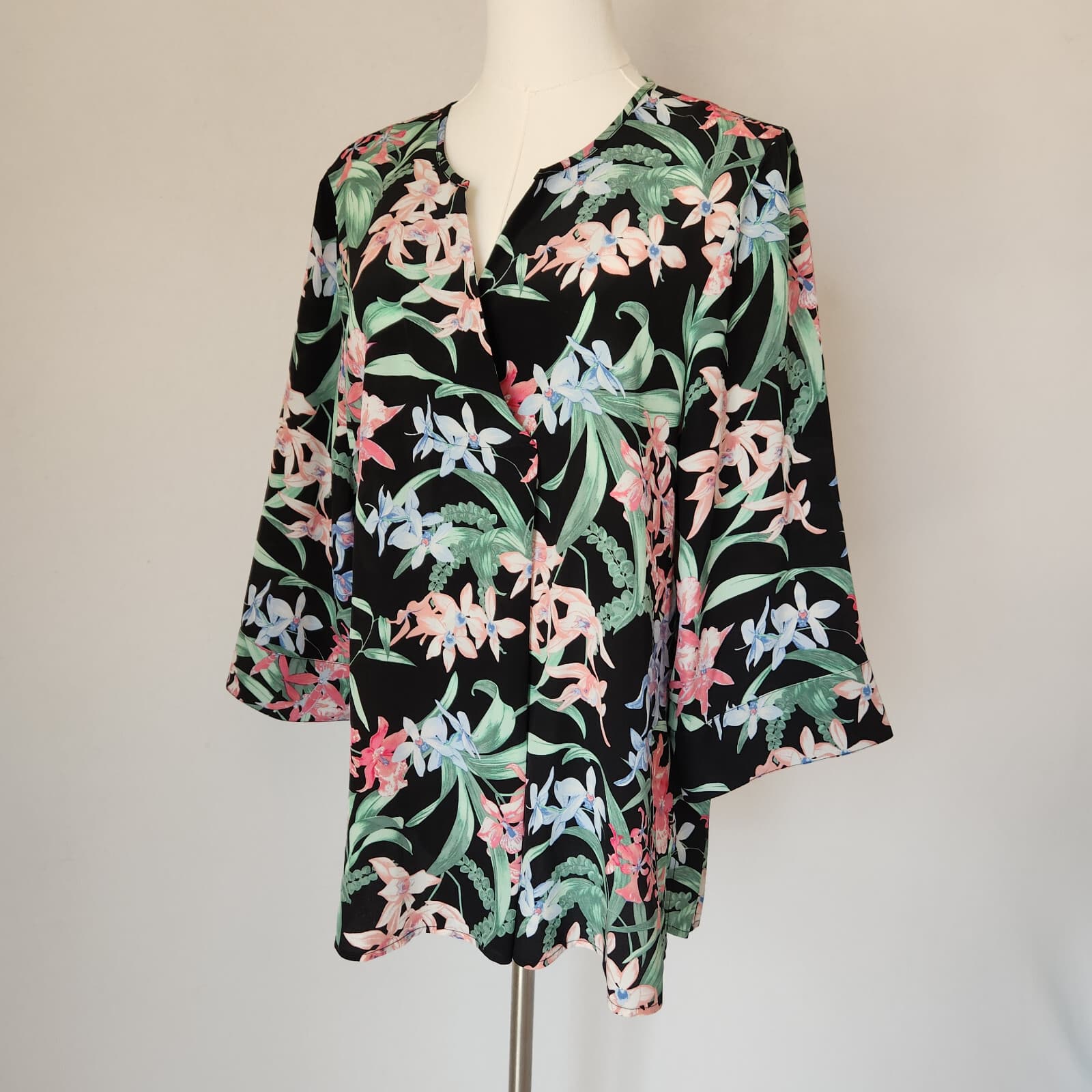 Tommy Bahama Silk Floral Tropical Tunic Top Popover 3/4 Sleeve Multicolor Sz.M - Thumbnail 2
