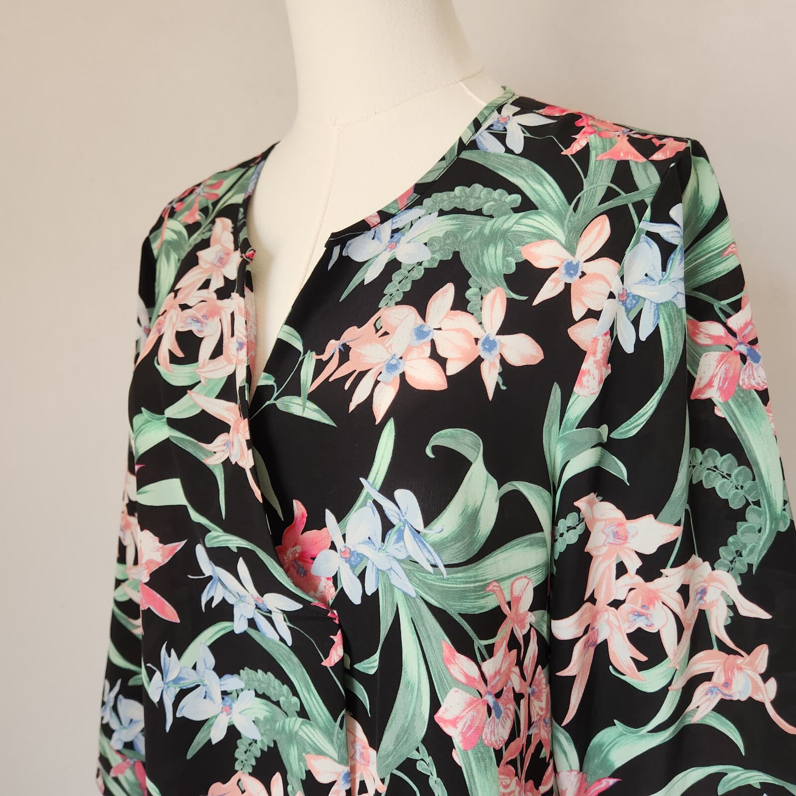 Tommy Bahama Silk Floral Tropical Tunic Top Popover 3/4 Sleeve Multicolor Sz.M - Thumbnail 4