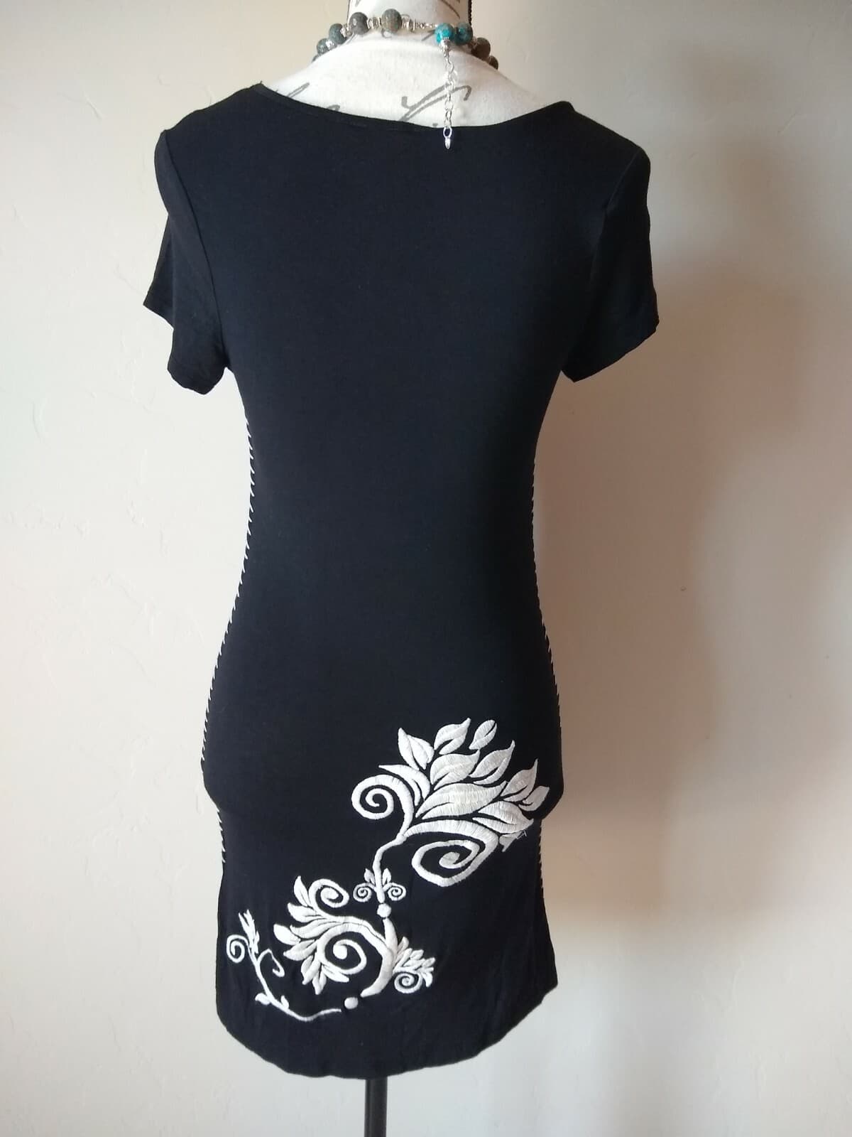 ENTI Embroidered Knit Mini Sheath Dress Short Sleeve Black Sz.M - Thumbnail 3