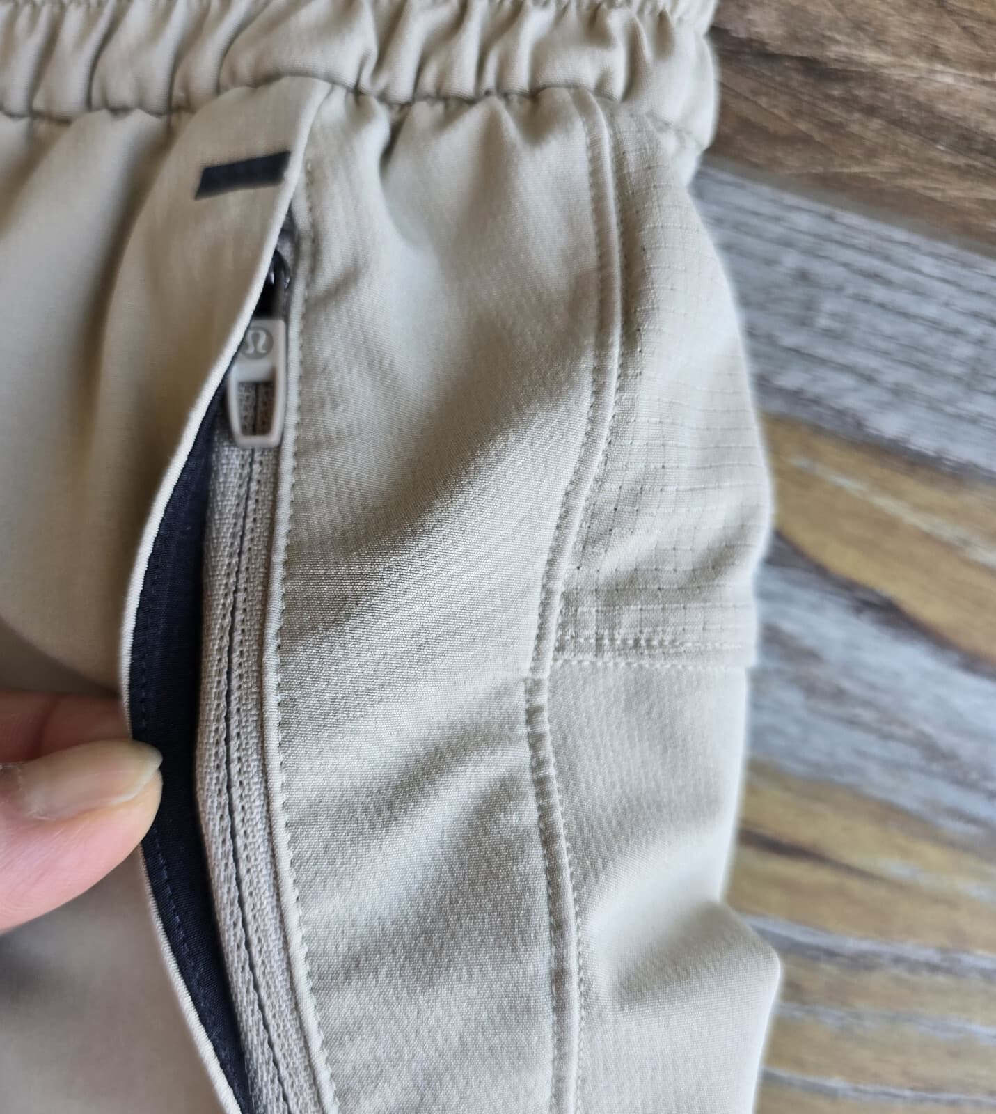 Lululemon License To Train Pant 30" Snap Hem Drawstring Stretch Beige Men's S - Thumbnail 10