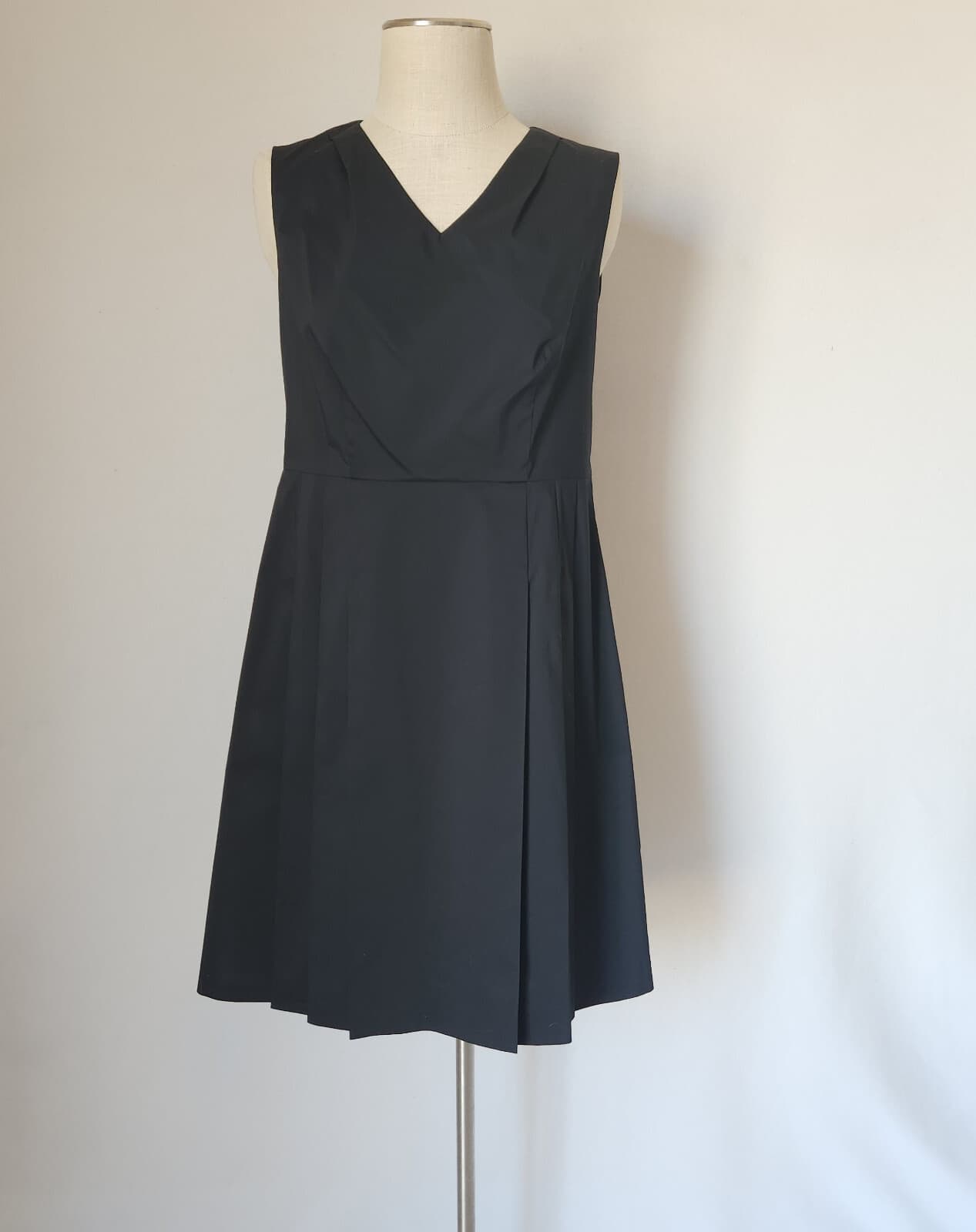 NWT Brooks Brothers Pleated Fit-Flare Dress V-Neck Sleeveless Navy Blue Womens 8 - Thumbnail 2