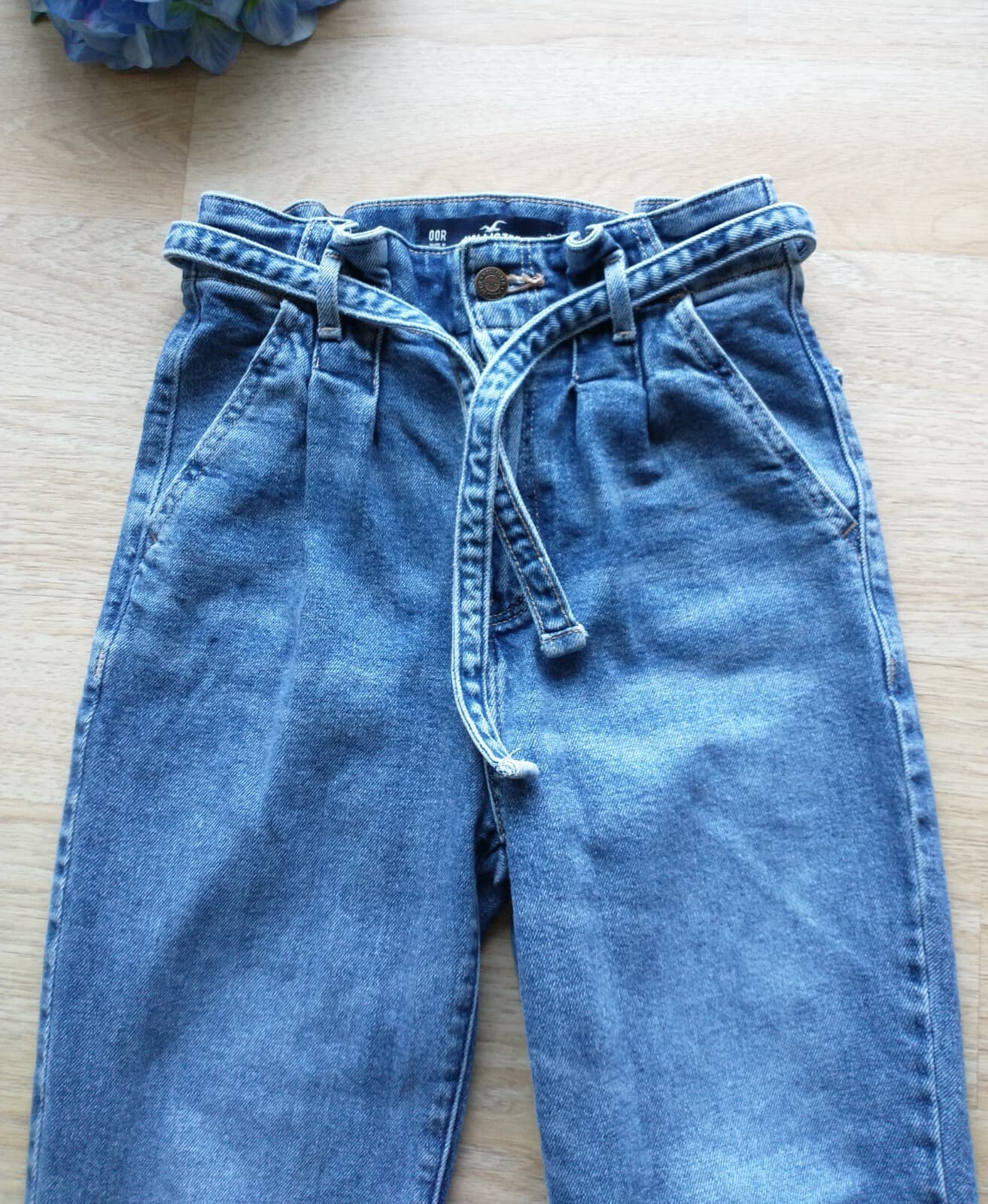 HOLLISTER Ultra High Rise Mom Jeans Raw Hem Paperbag Belt Blue Women Sz.23x27 - Thumbnail 5