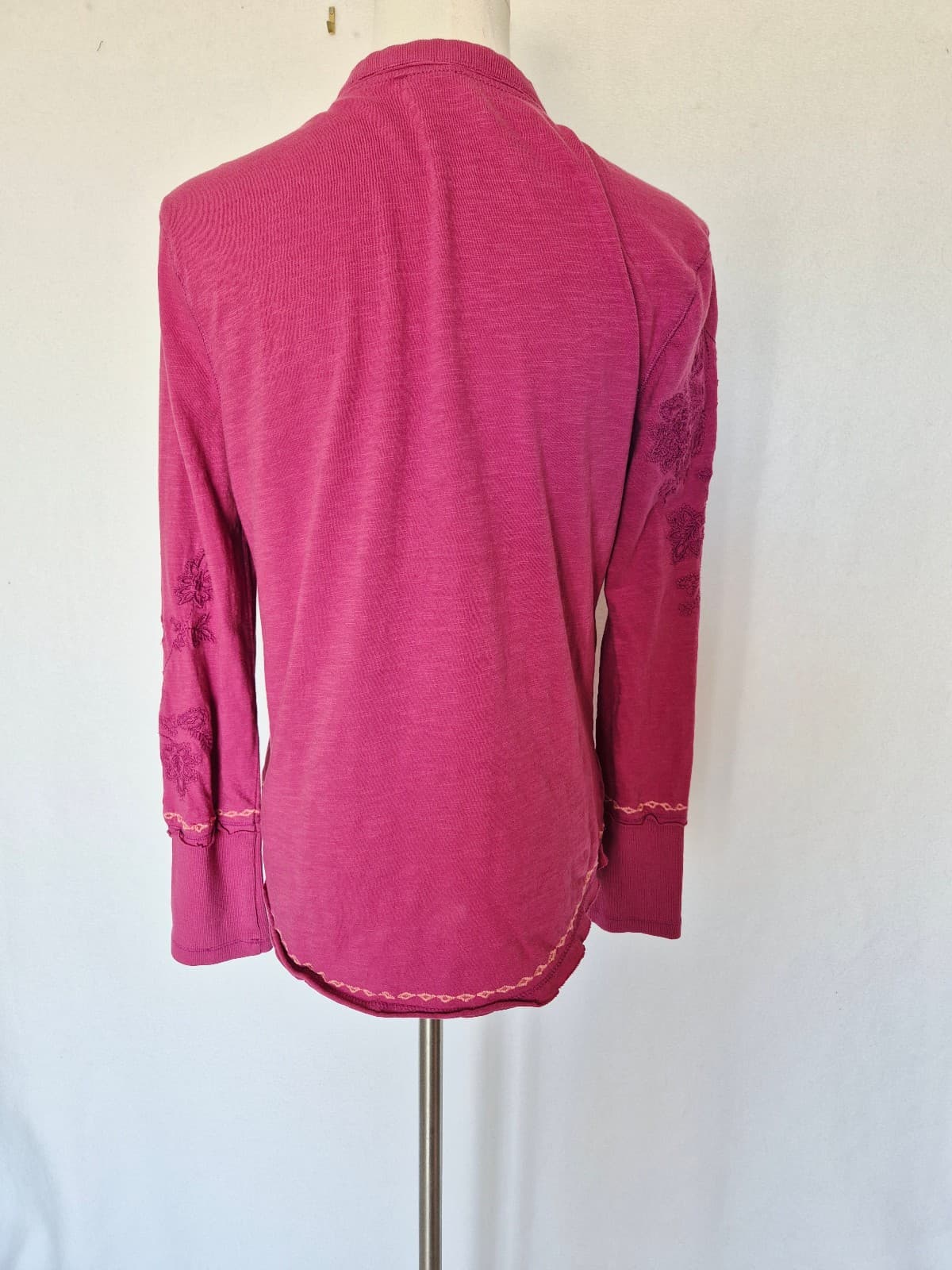 Sundance Caitlyn Floral Embroidered Top 3/4 Button V-Neck Cotton Knit Pink Sz.XS - Thumbnail 6