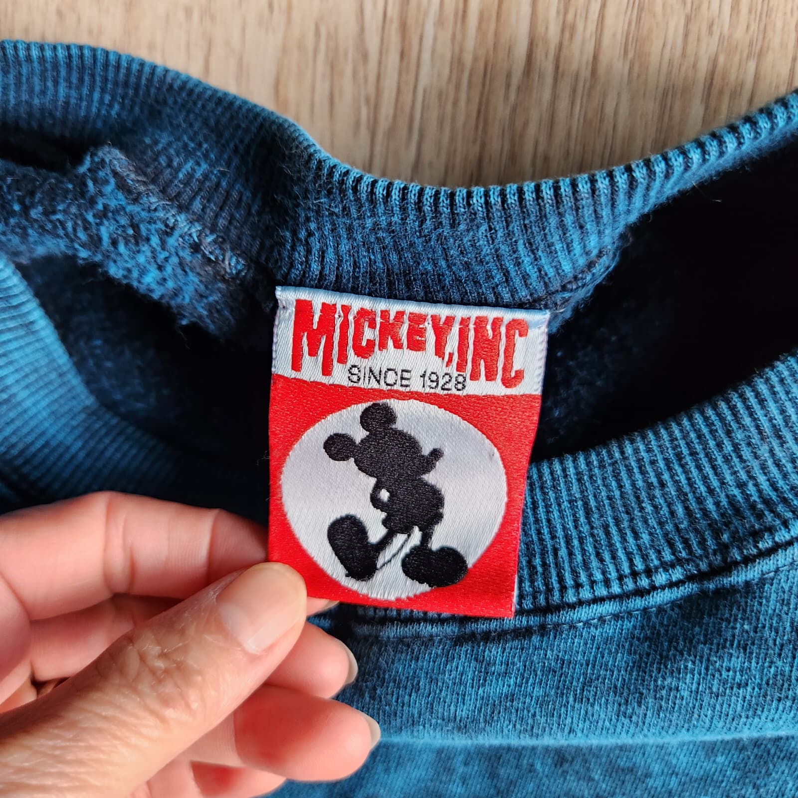 Vintage Mickey for Walt Disney Pooh Embroidered Sweatshirt Blue Sz.M Made In USA - Thumbnail 8
