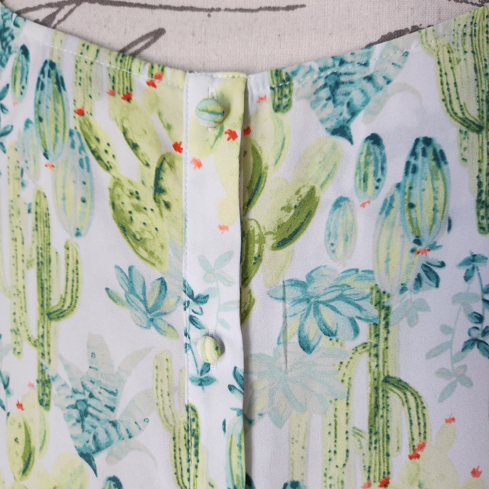 Torrid Abbey Georgette Button Back Blouse Short Sleeve Cactus Multi Sz.O (L) - Thumbnail 6