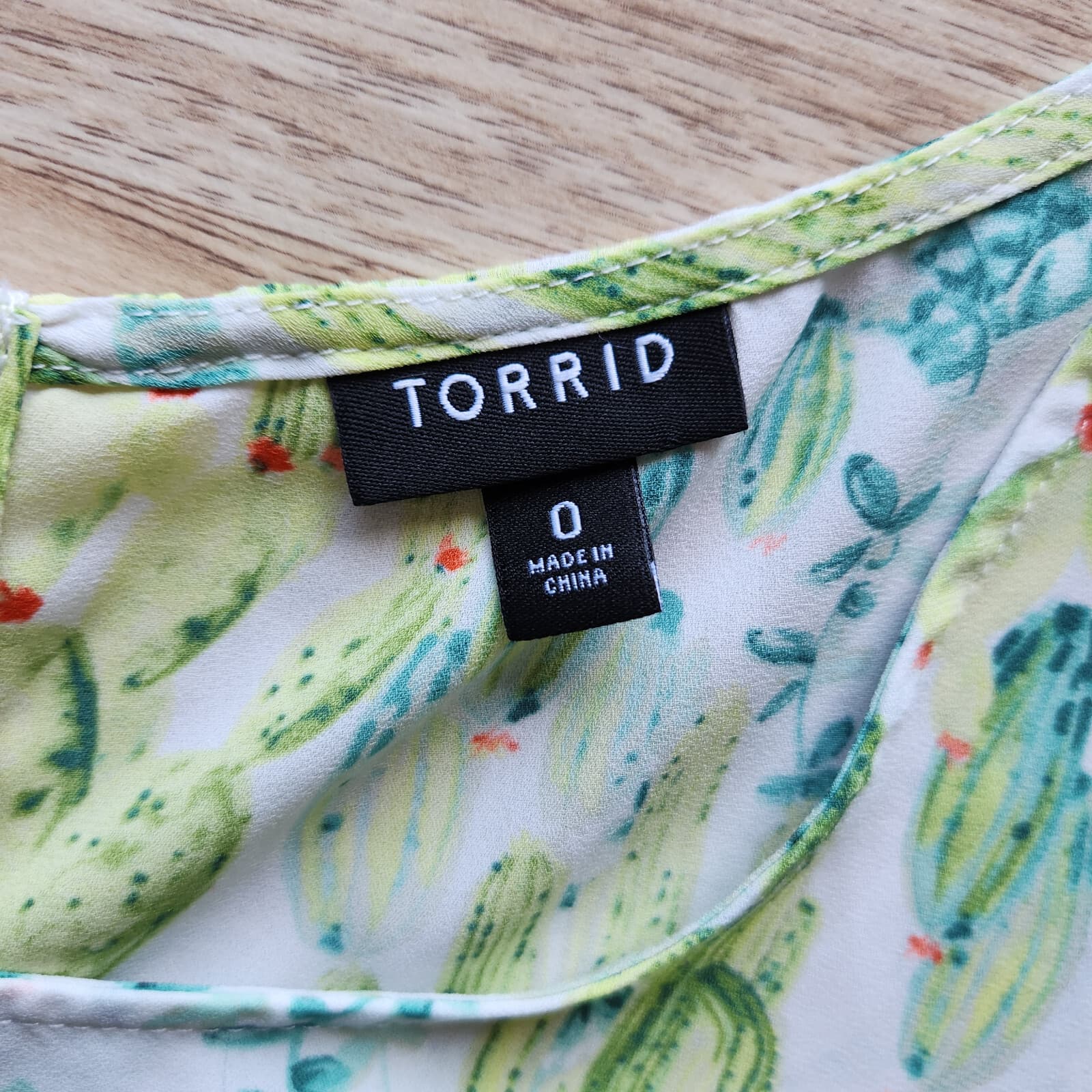 Torrid Abbey Georgette Button Back Blouse Short Sleeve Cactus Multi Sz.O (L) - Thumbnail 8