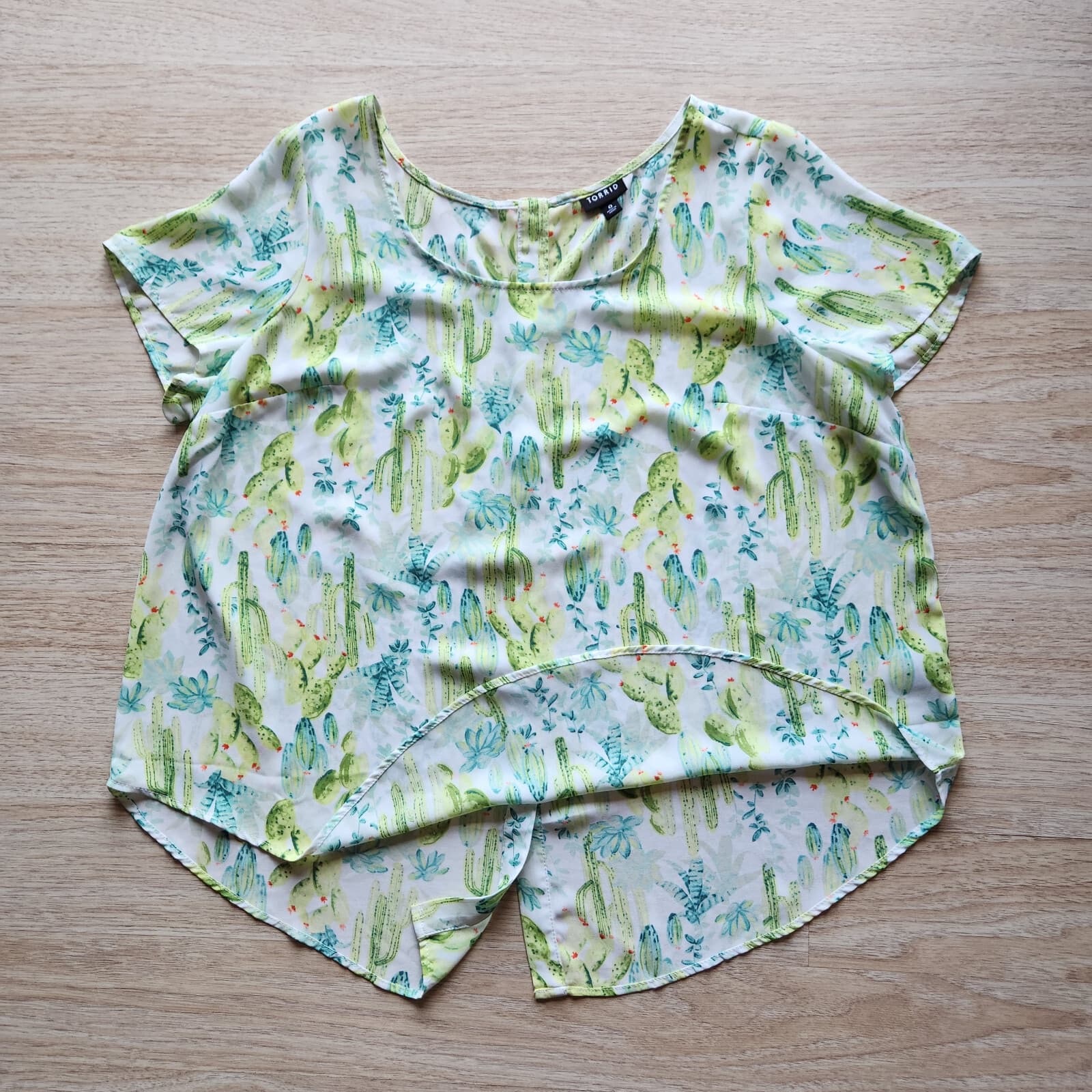 Torrid Abbey Georgette Button Back Blouse Short Sleeve Cactus Multi Sz.O (L) - Thumbnail 7