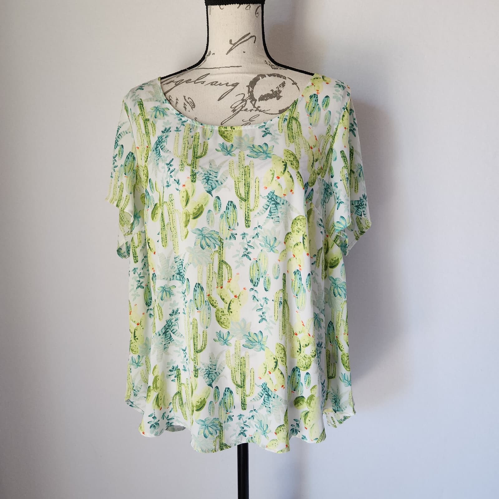 Torrid Abbey Georgette Button Back Blouse Short Sleeve Cactus Multi Sz.O (L) - Thumbnail 2