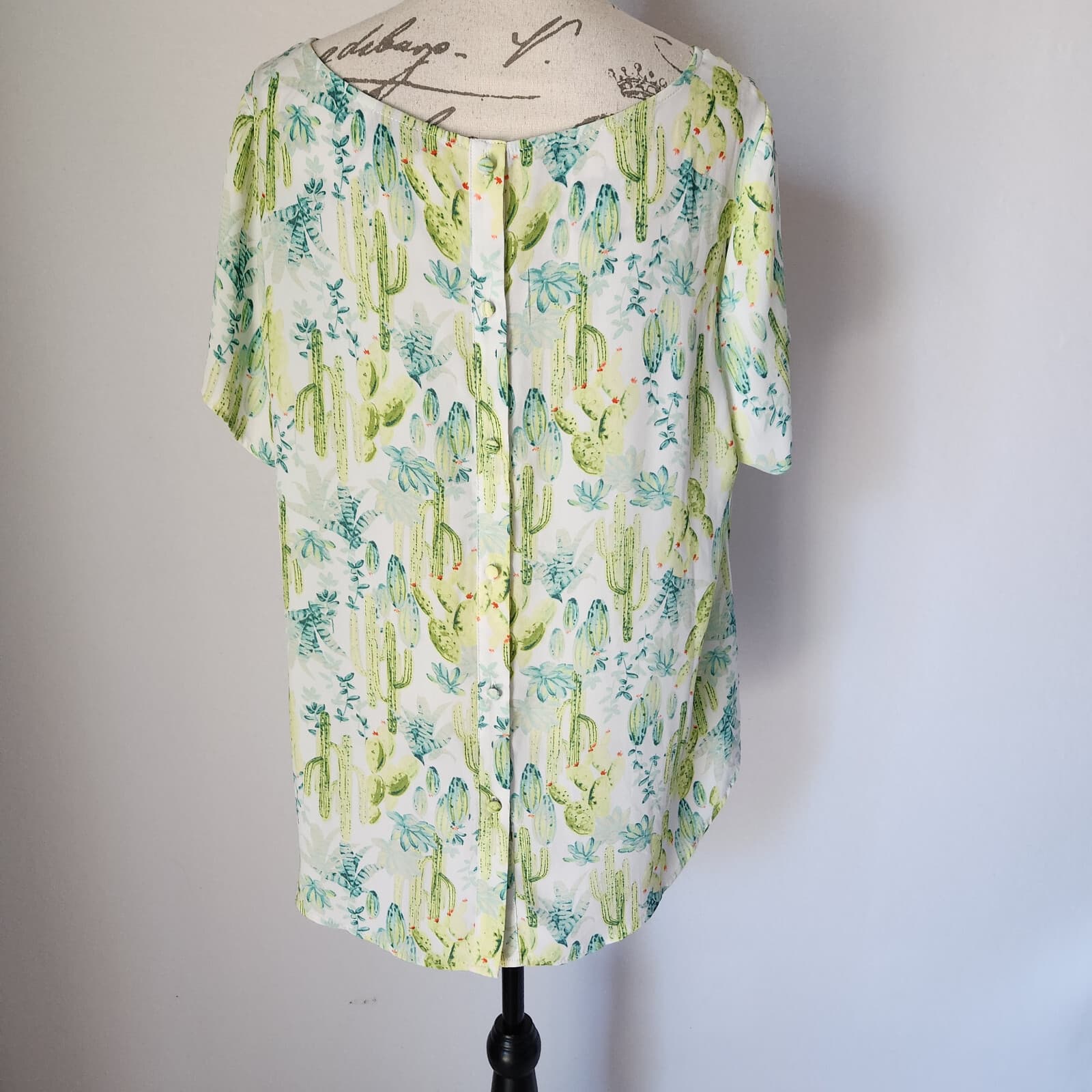 Torrid Abbey Georgette Button Back Blouse Short Sleeve Cactus Multi Sz.O (L) - Thumbnail 5