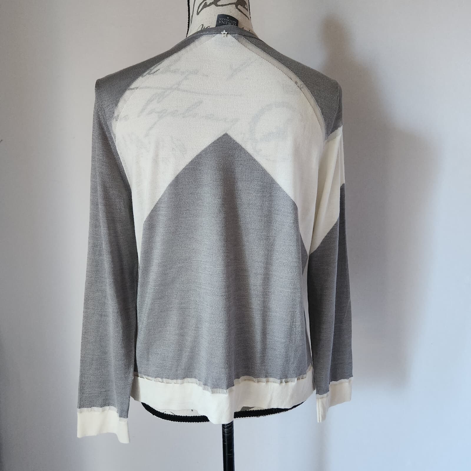 NWoT Lorena Antoniazzi Italy Silk Wool Colorblock V-Neck Sweater Ivory Grey 42 - Thumbnail 4