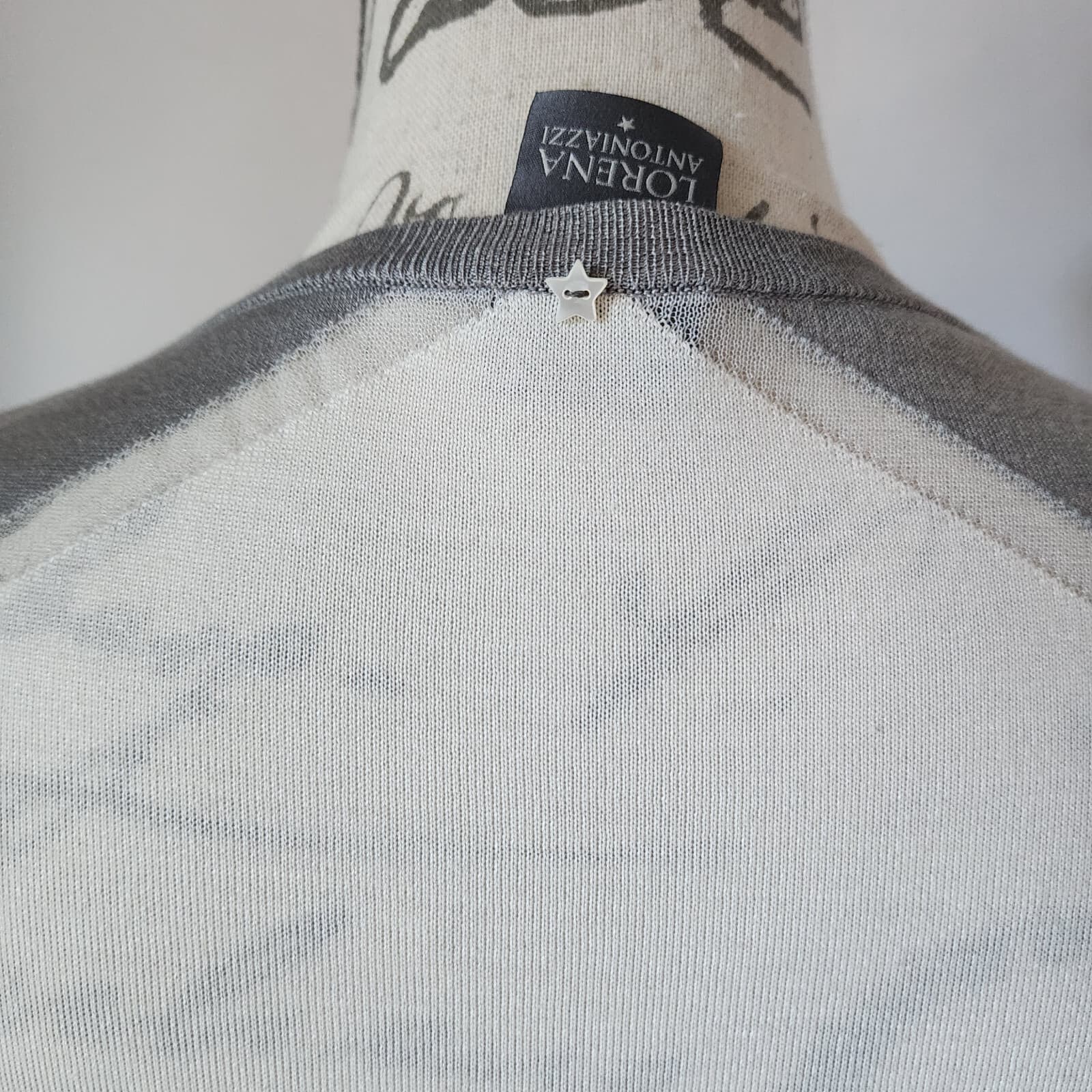 NWoT Lorena Antoniazzi Italy Silk Wool Colorblock V-Neck Sweater Ivory Grey 42 - Thumbnail 5