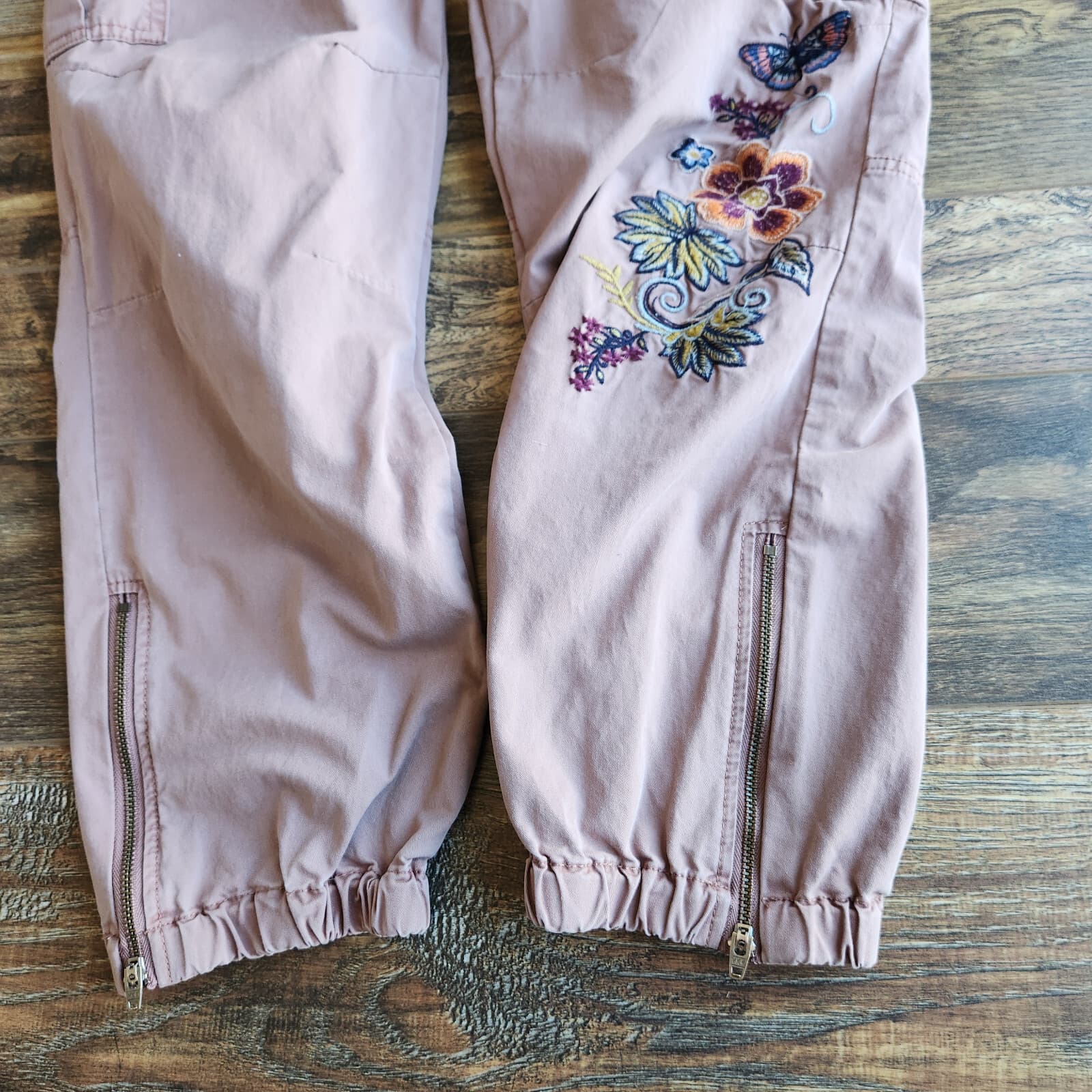 Sundance Vivant Floral Embroidered Cargo Ankle-Zip Crop Pant Pocket Lilac Sz.2 - Thumbnail 7
