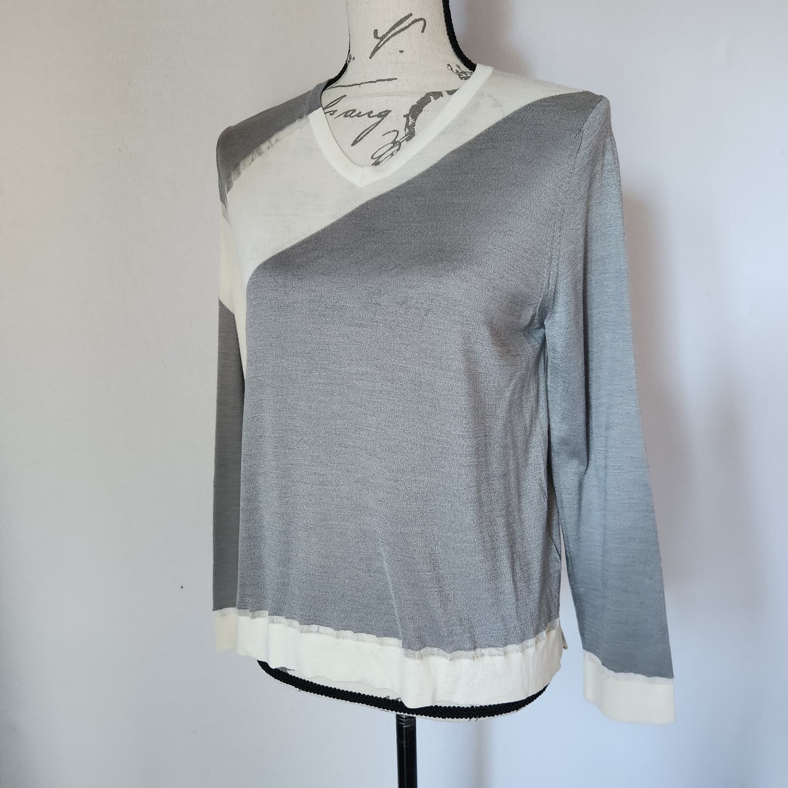 NWoT Lorena Antoniazzi Italy Silk Wool Colorblock V-Neck Sweater Ivory Grey 42 - Thumbnail 2